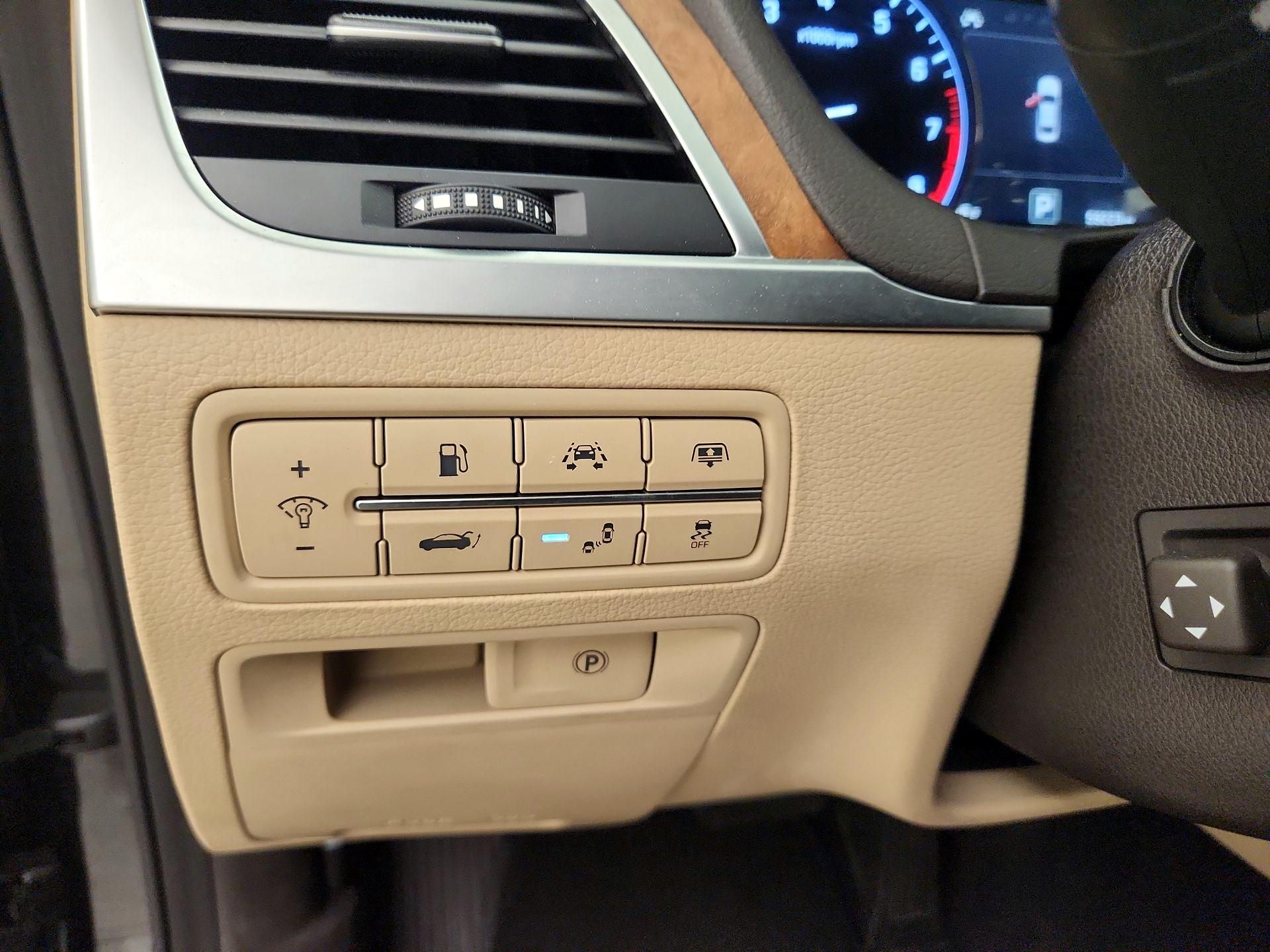 Thumbnail: 2015 Hyundai Genesis - 13