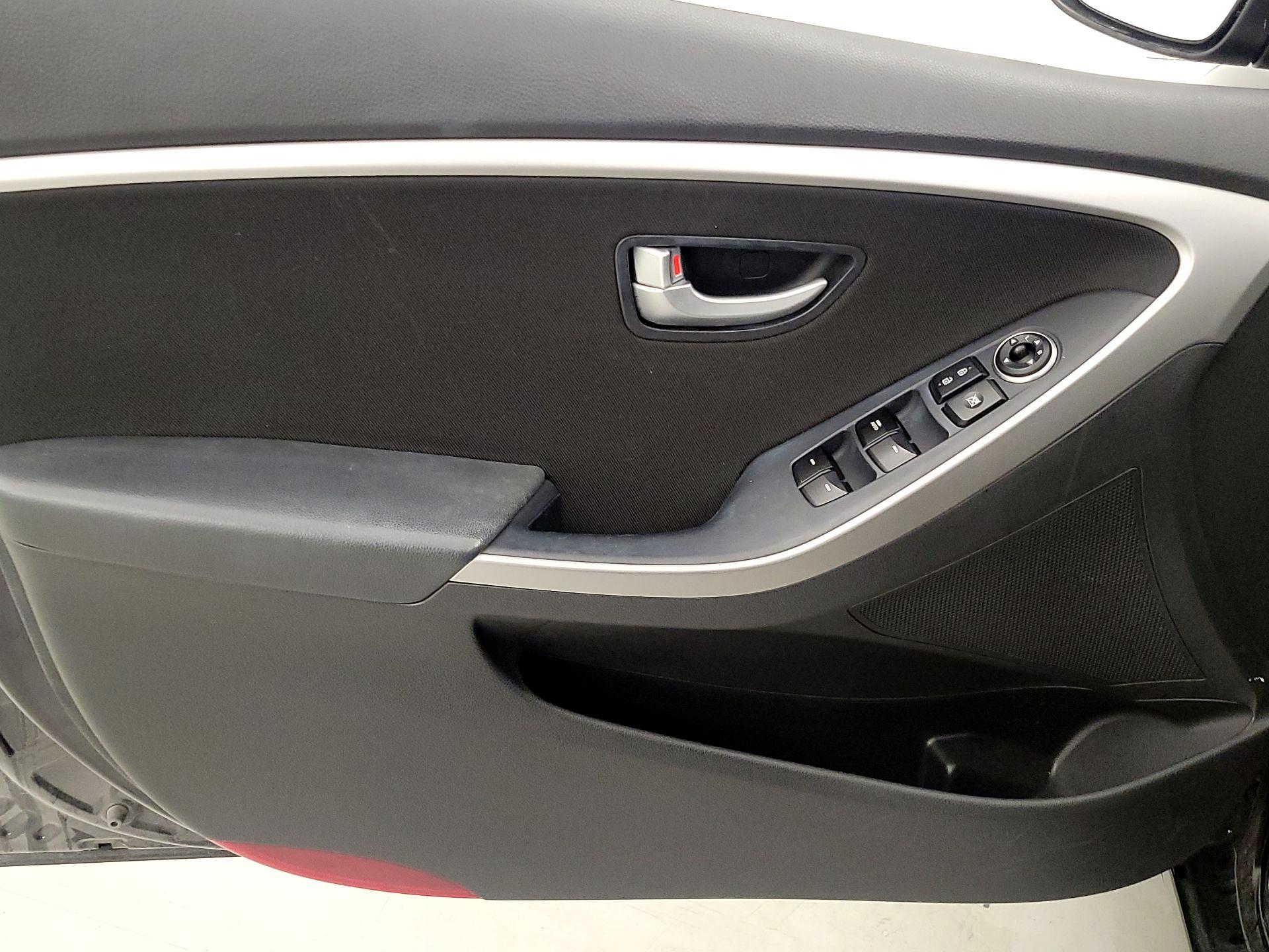 Thumbnail: 2016 Hyundai Elantra - 12