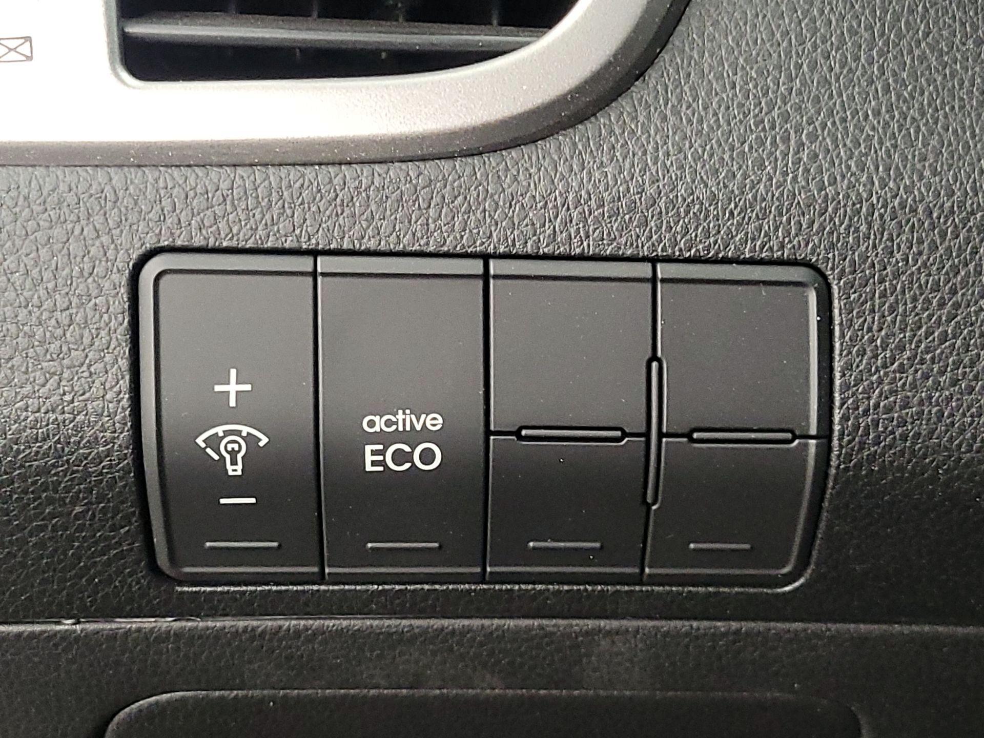 Thumbnail: 2016 Hyundai Elantra - 14