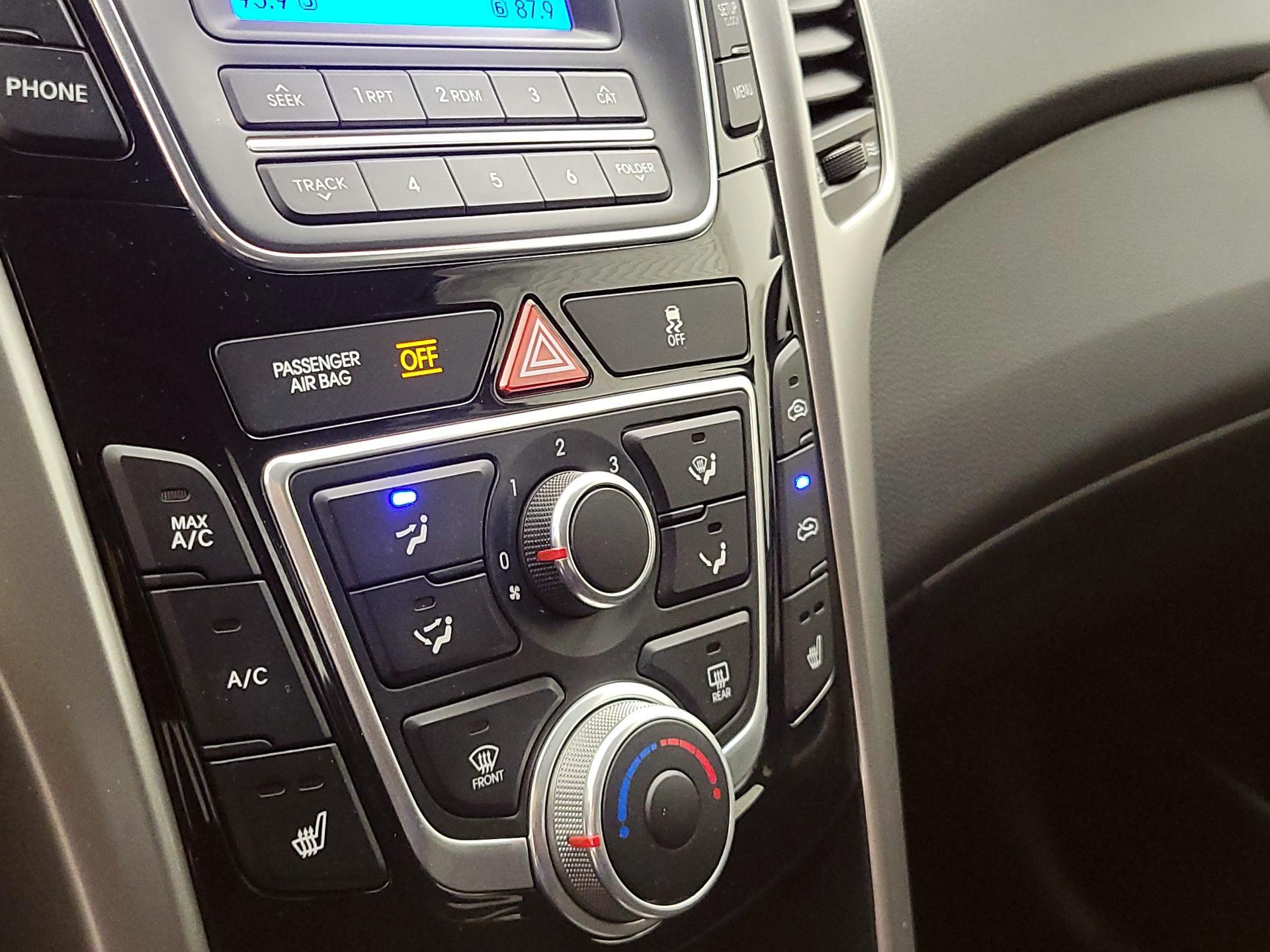 Thumbnail: 2016 Hyundai Elantra - 16
