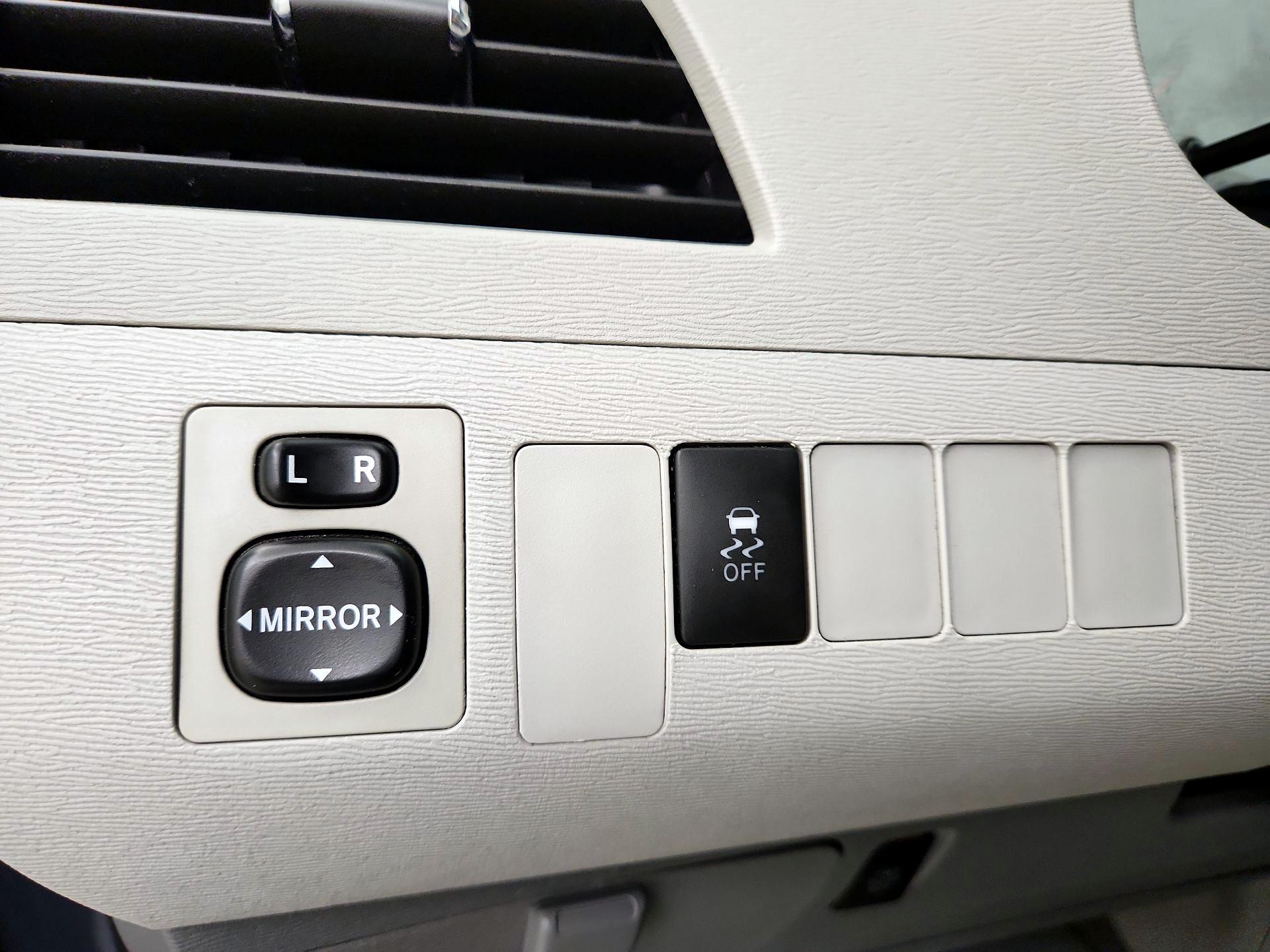 Thumbnail: 2013 Toyota Sienna - 13