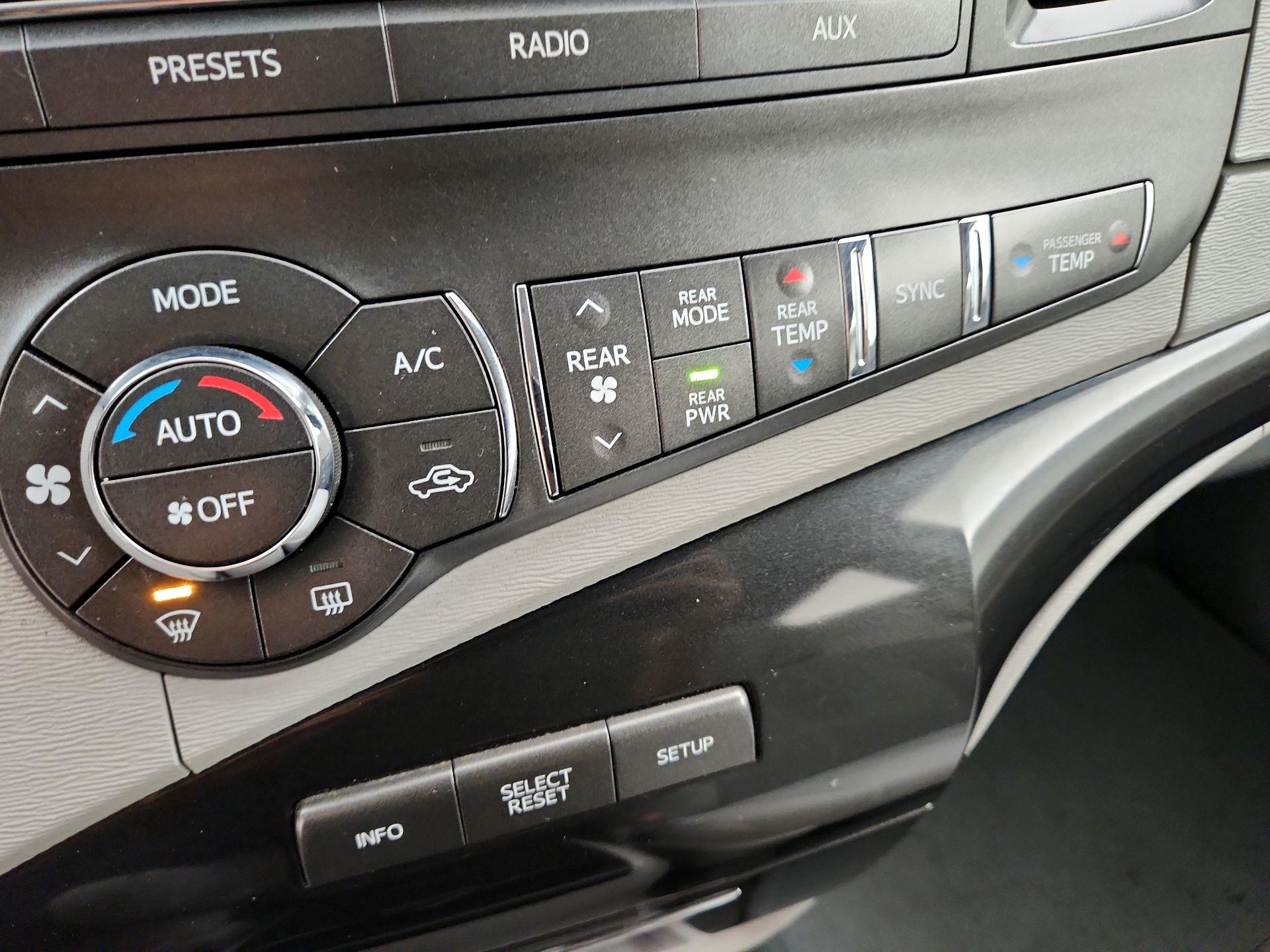 Thumbnail: 2013 Toyota Sienna - 16