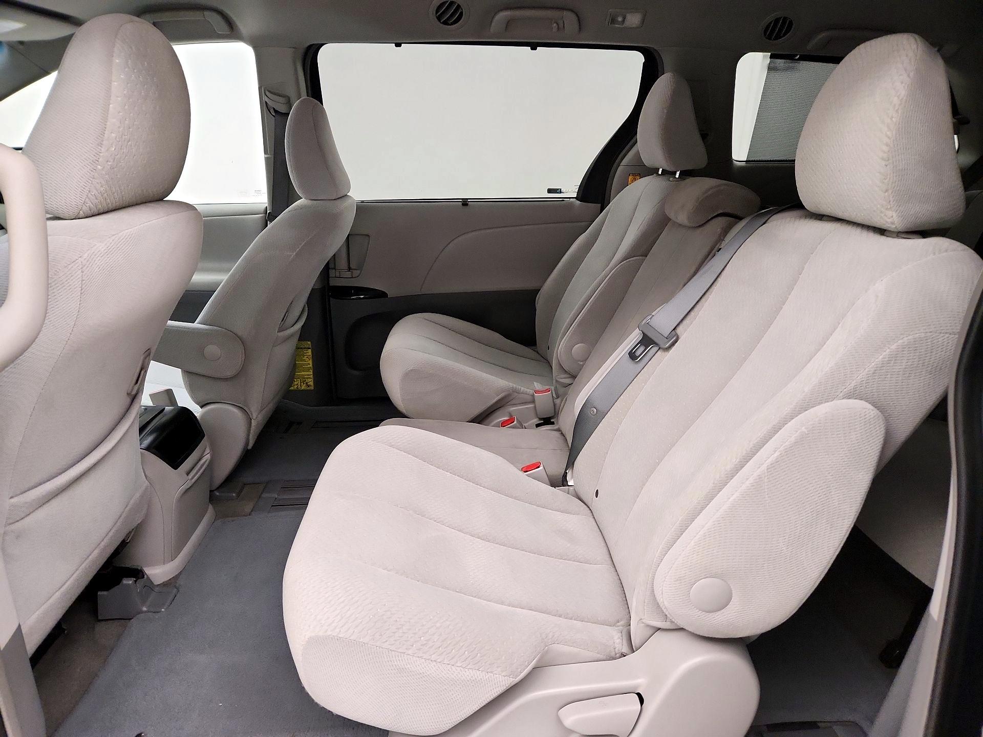 Thumbnail: 2013 Toyota Sienna - 18
