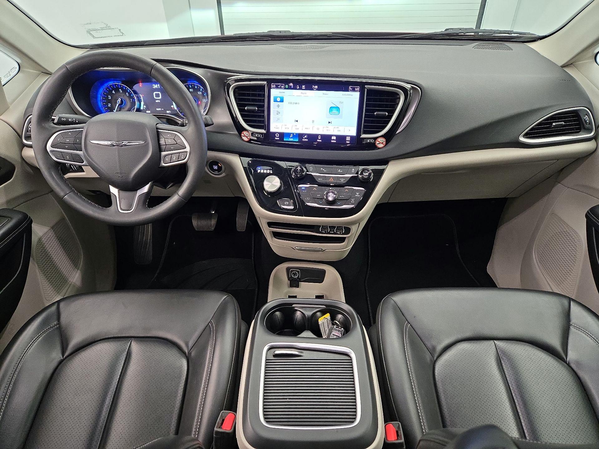 Thumbnail: 2023 Chrysler Pacifica - 9