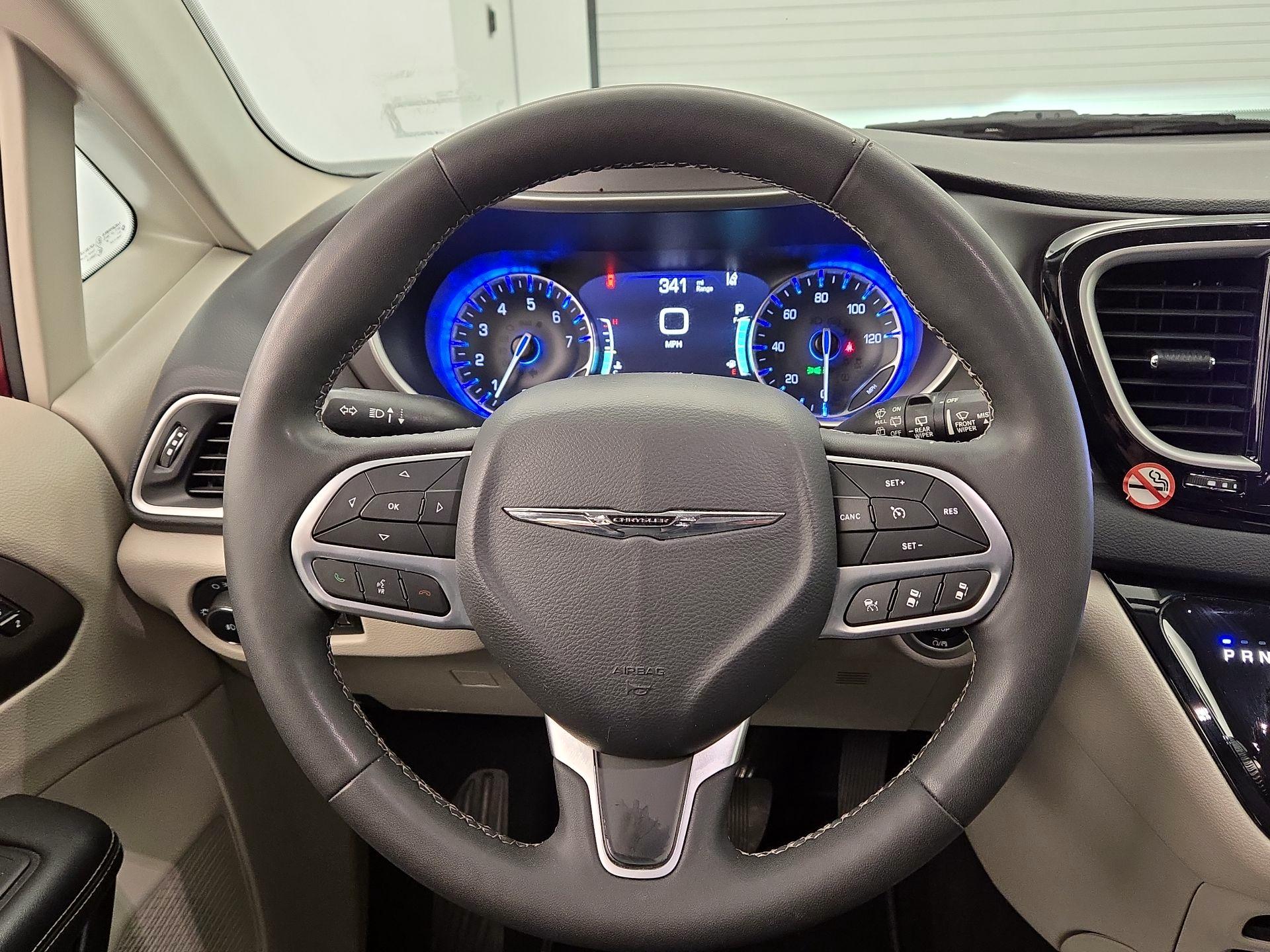 Thumbnail: 2023 Chrysler Pacifica - 10