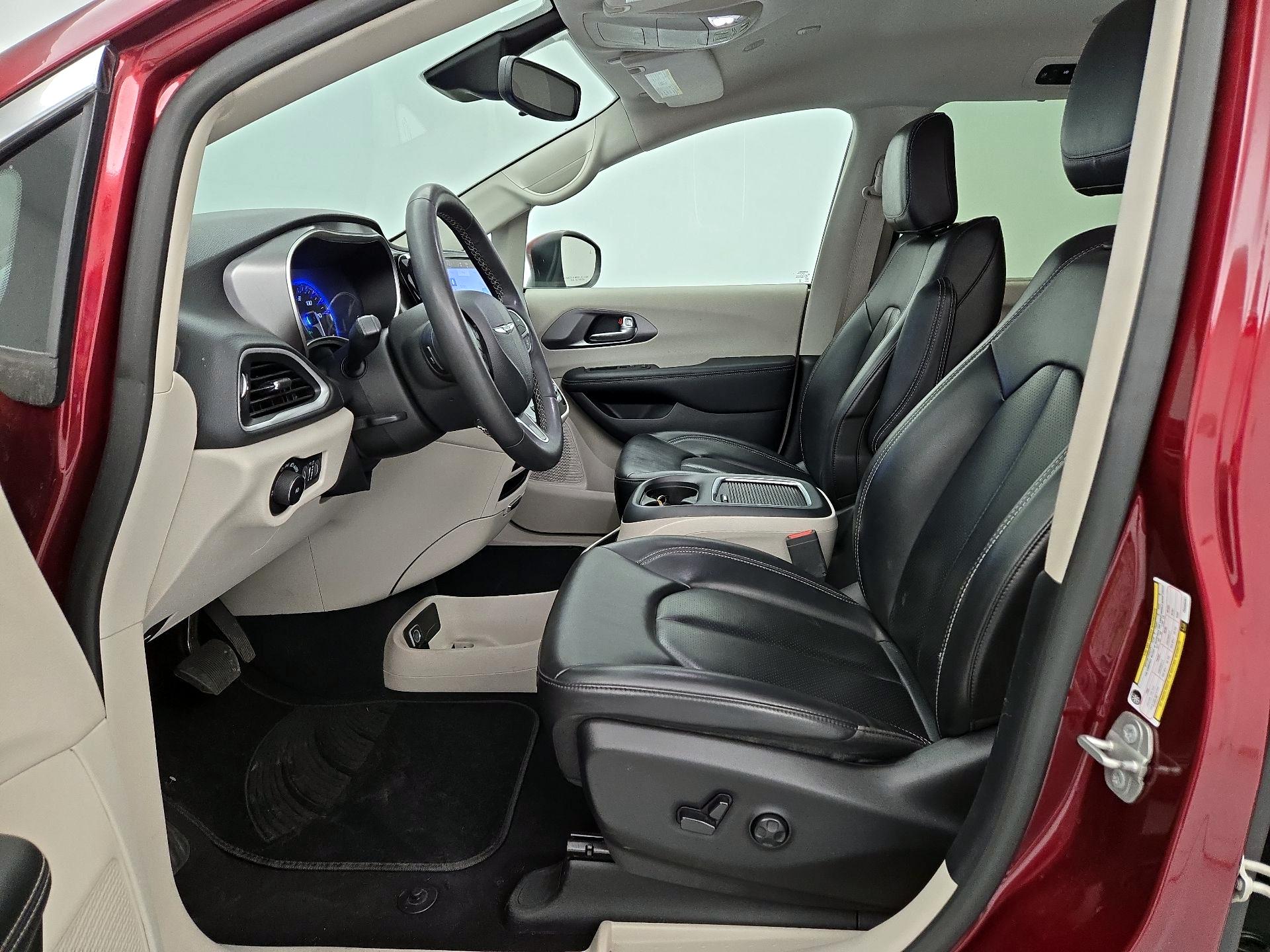 Thumbnail: 2023 Chrysler Pacifica - 11