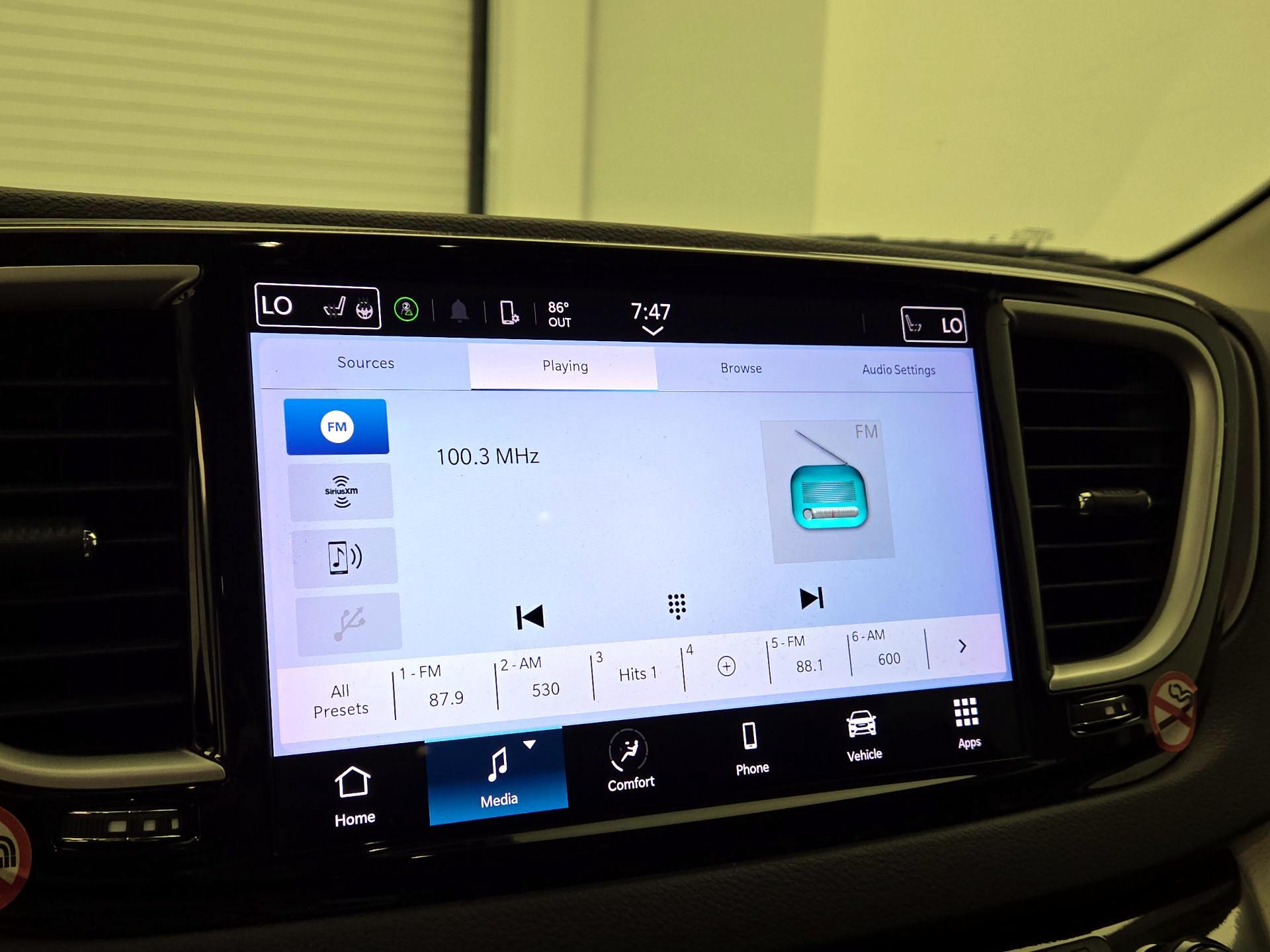 Thumbnail: 2023 Chrysler Pacifica - 15