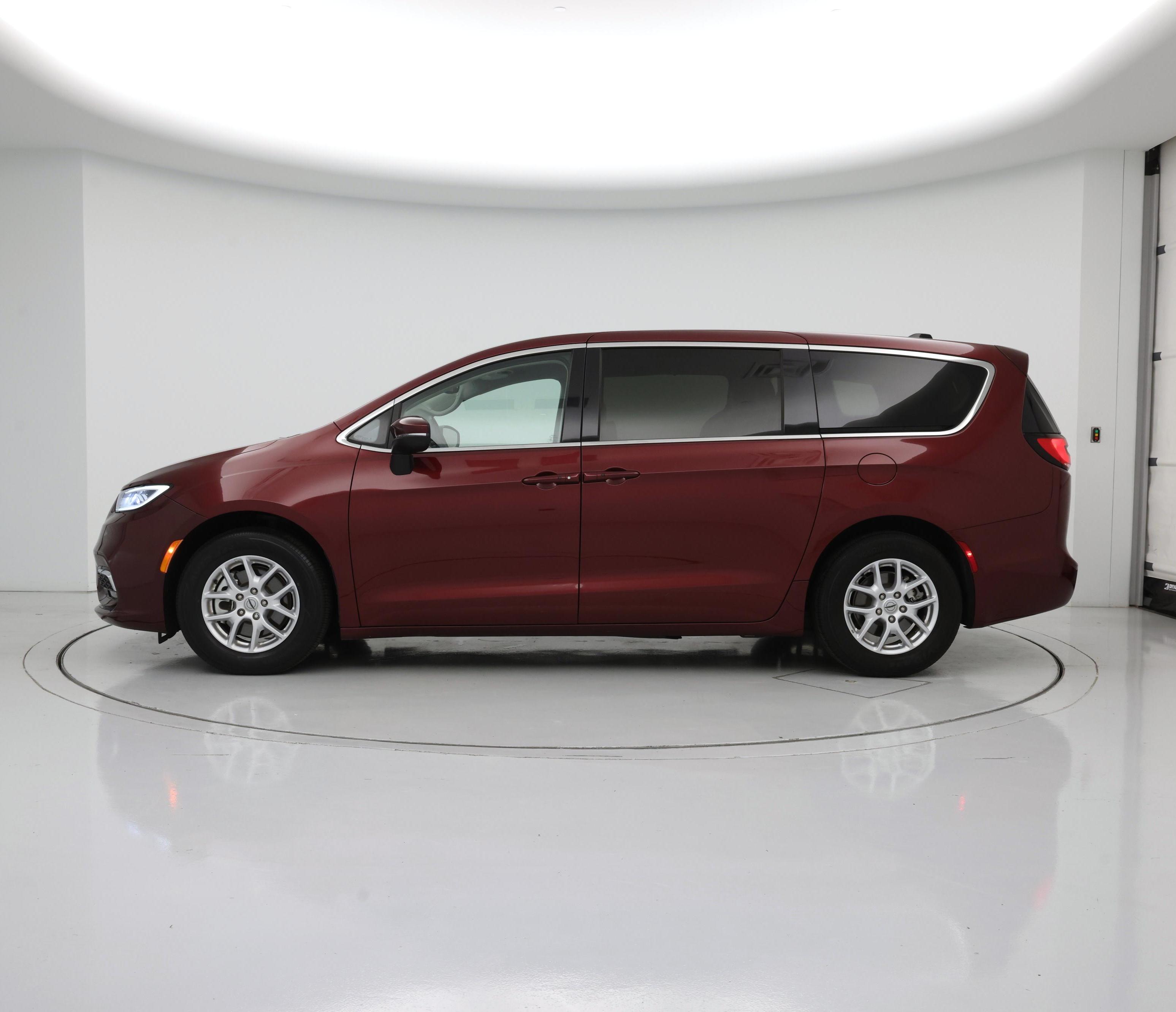 Thumbnail: 2023 Chrysler Pacifica - 3