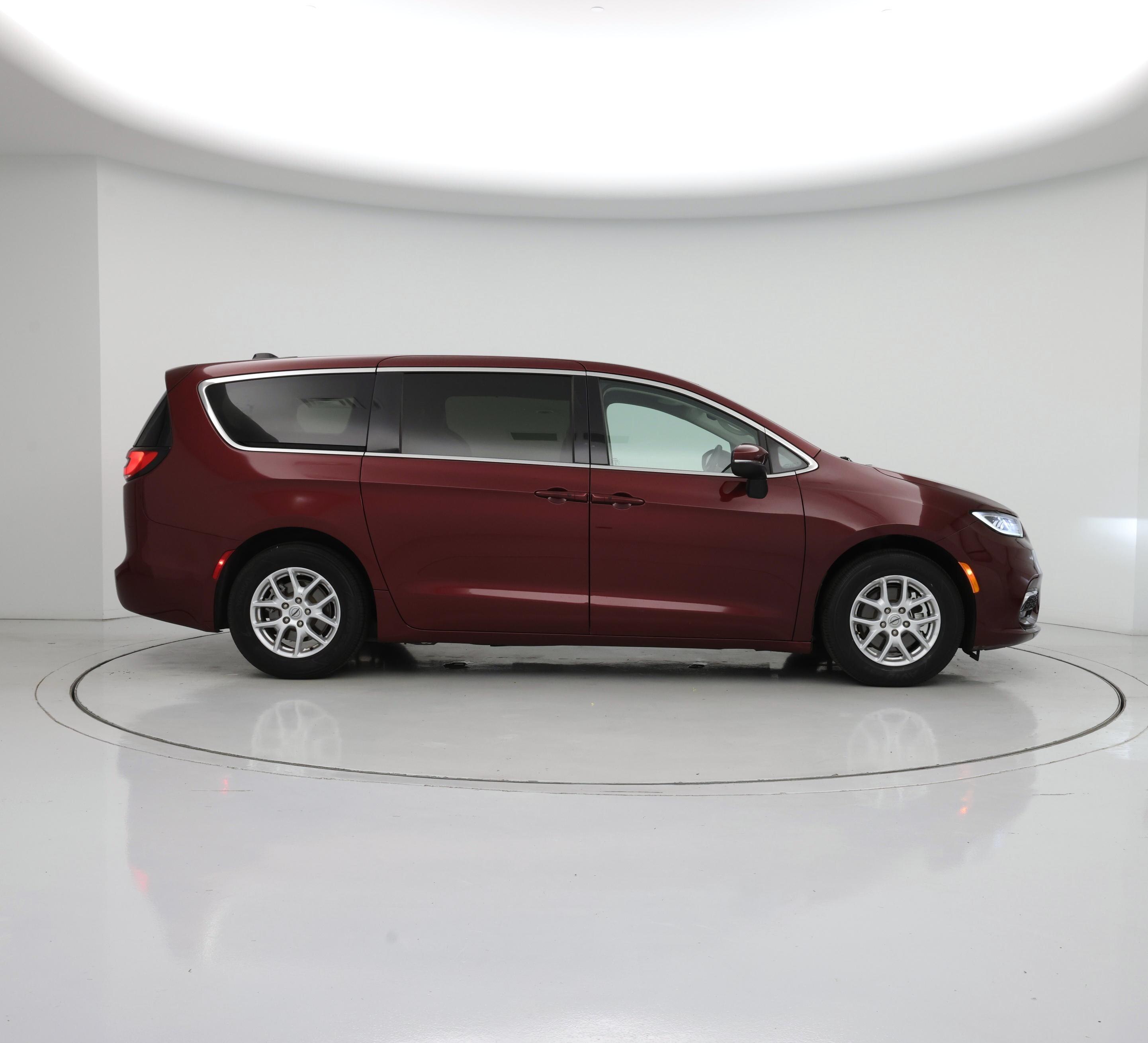 Thumbnail: 2023 Chrysler Pacifica - 7