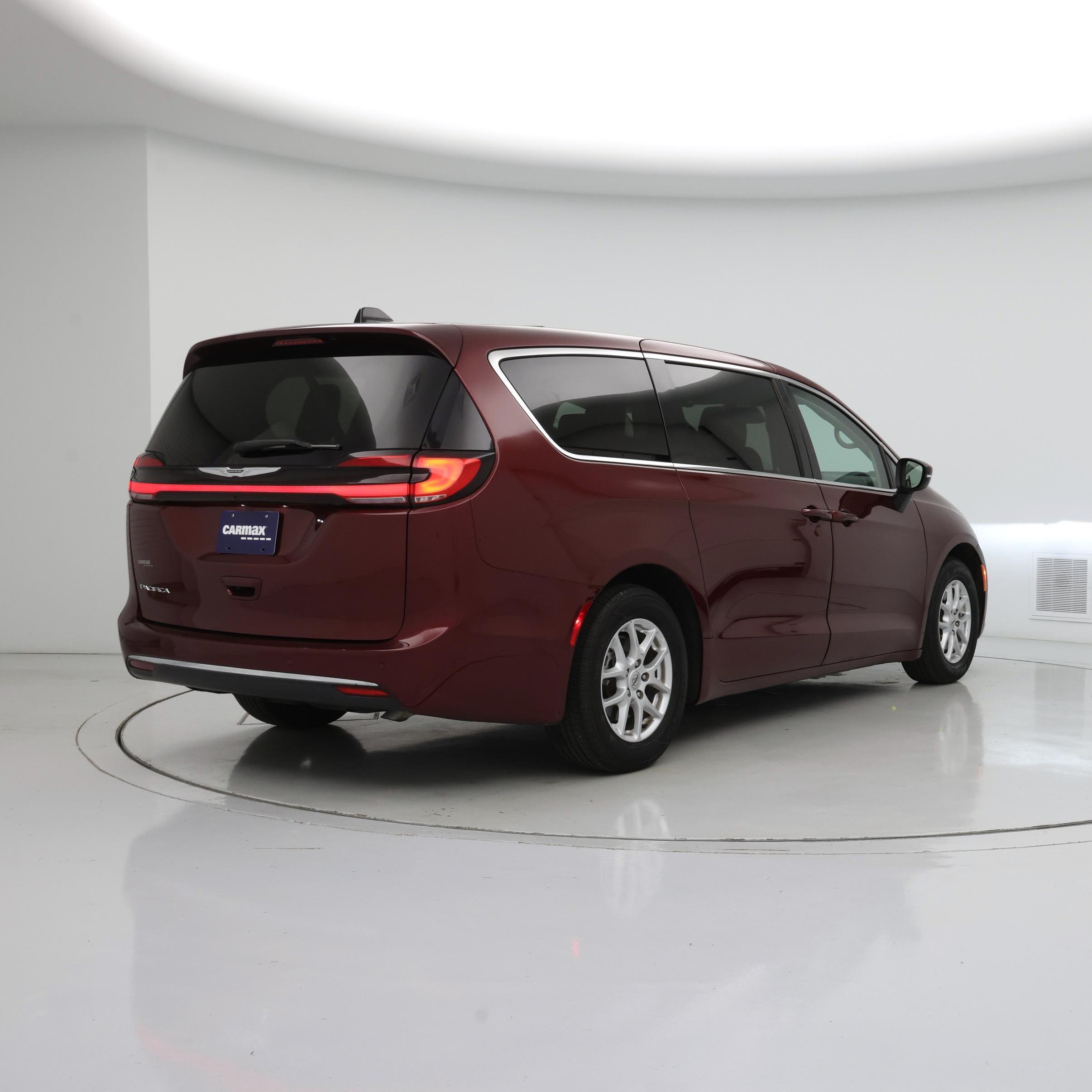 Thumbnail: 2023 Chrysler Pacifica - 8