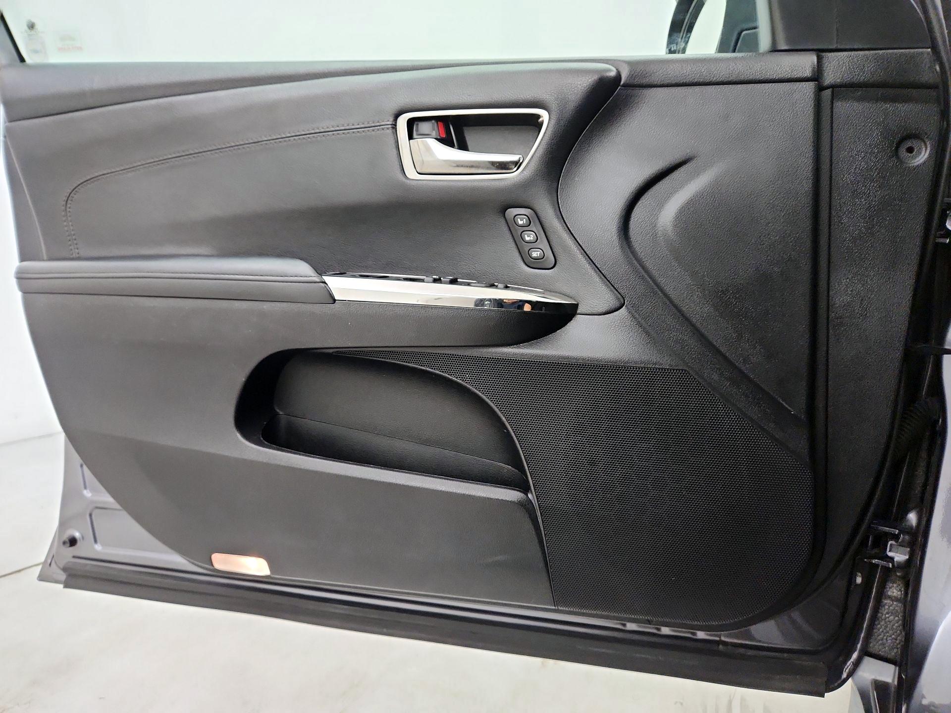 Thumbnail: 2013 Toyota Avalon - 12