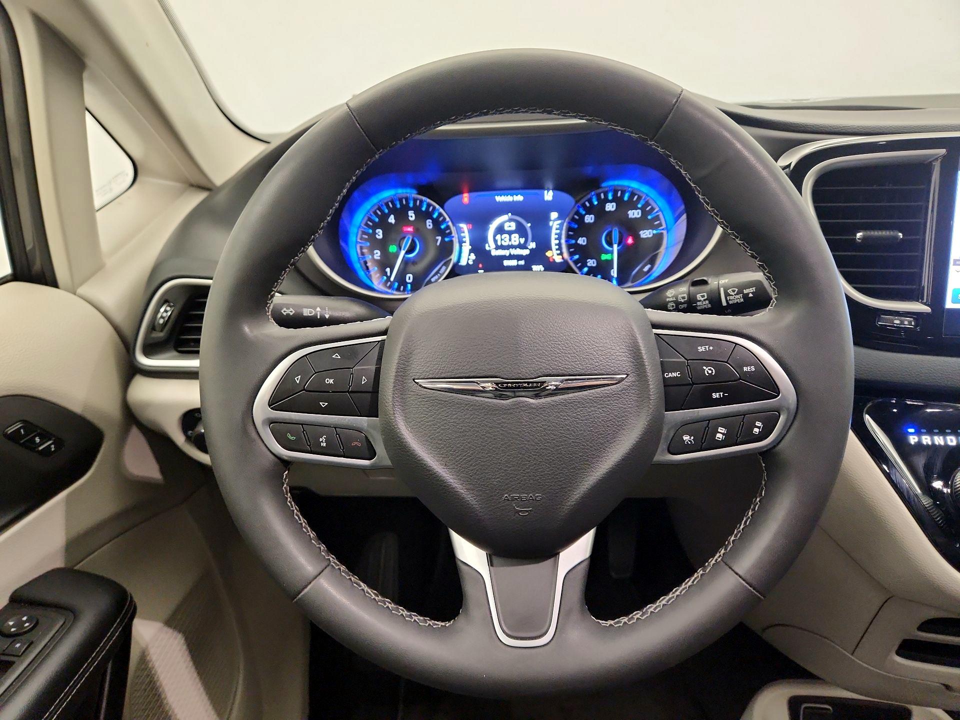 Thumbnail: 2023 Chrysler Pacifica - 10