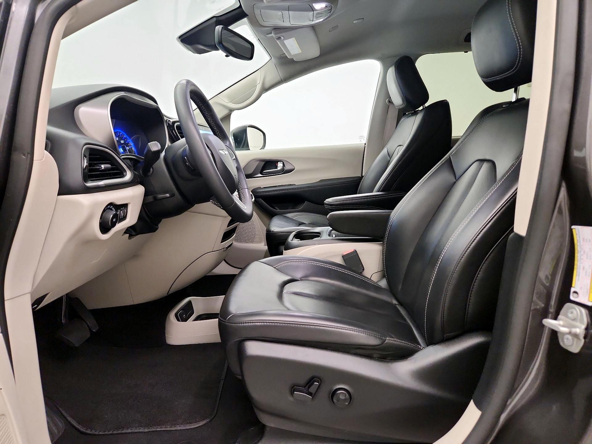 Thumbnail: 2023 Chrysler Pacifica - 11