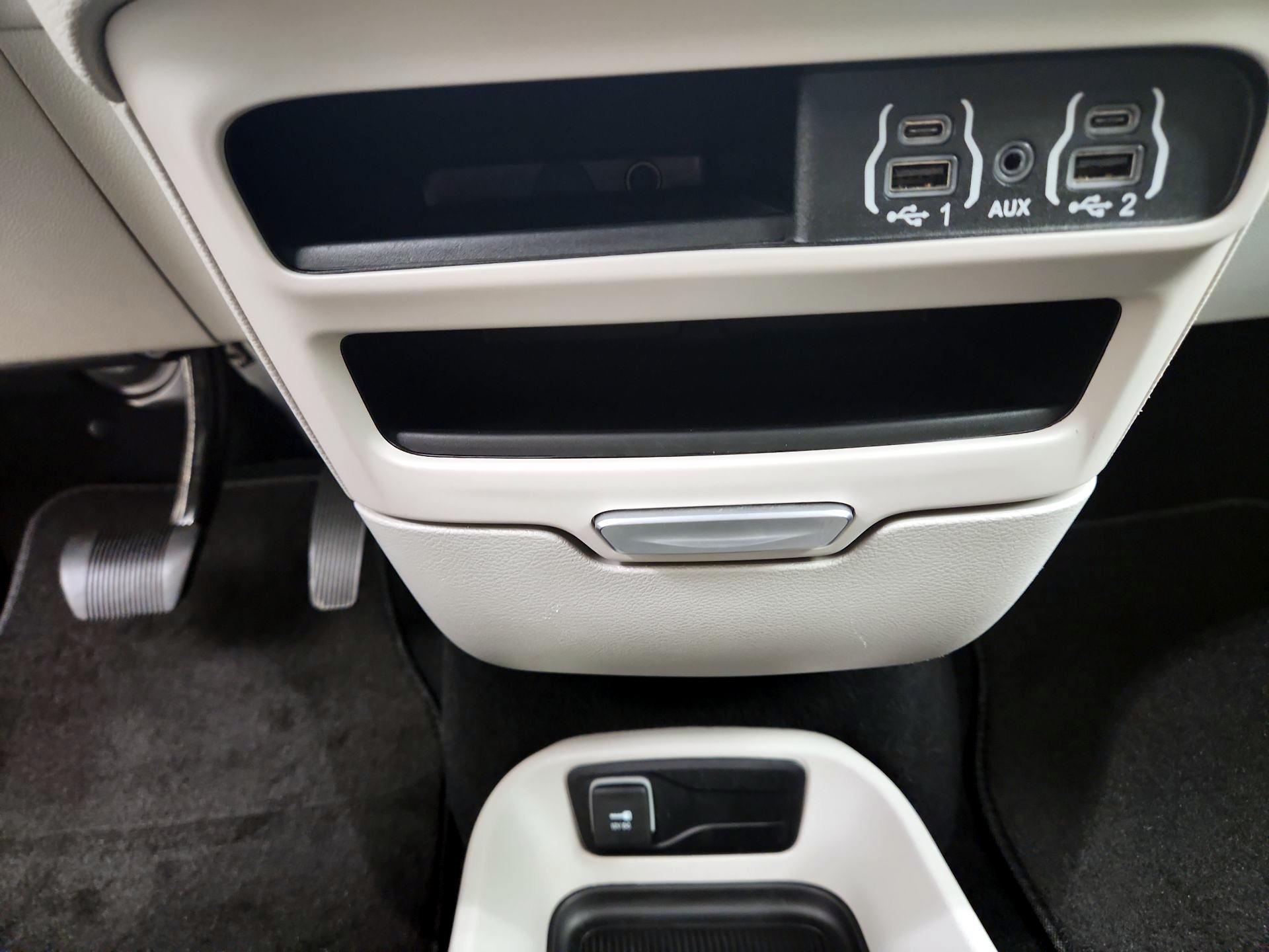 Thumbnail: 2023 Chrysler Pacifica - 18