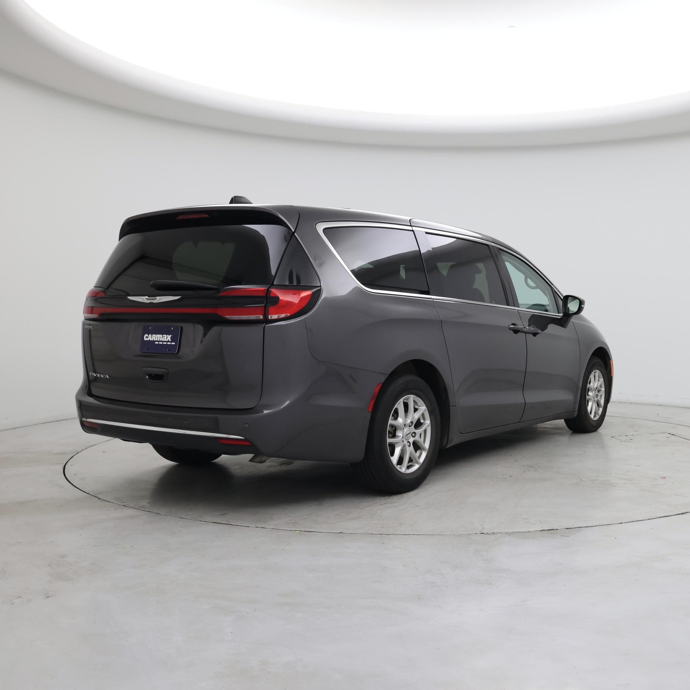 Thumbnail: 2023 Chrysler Pacifica - 8