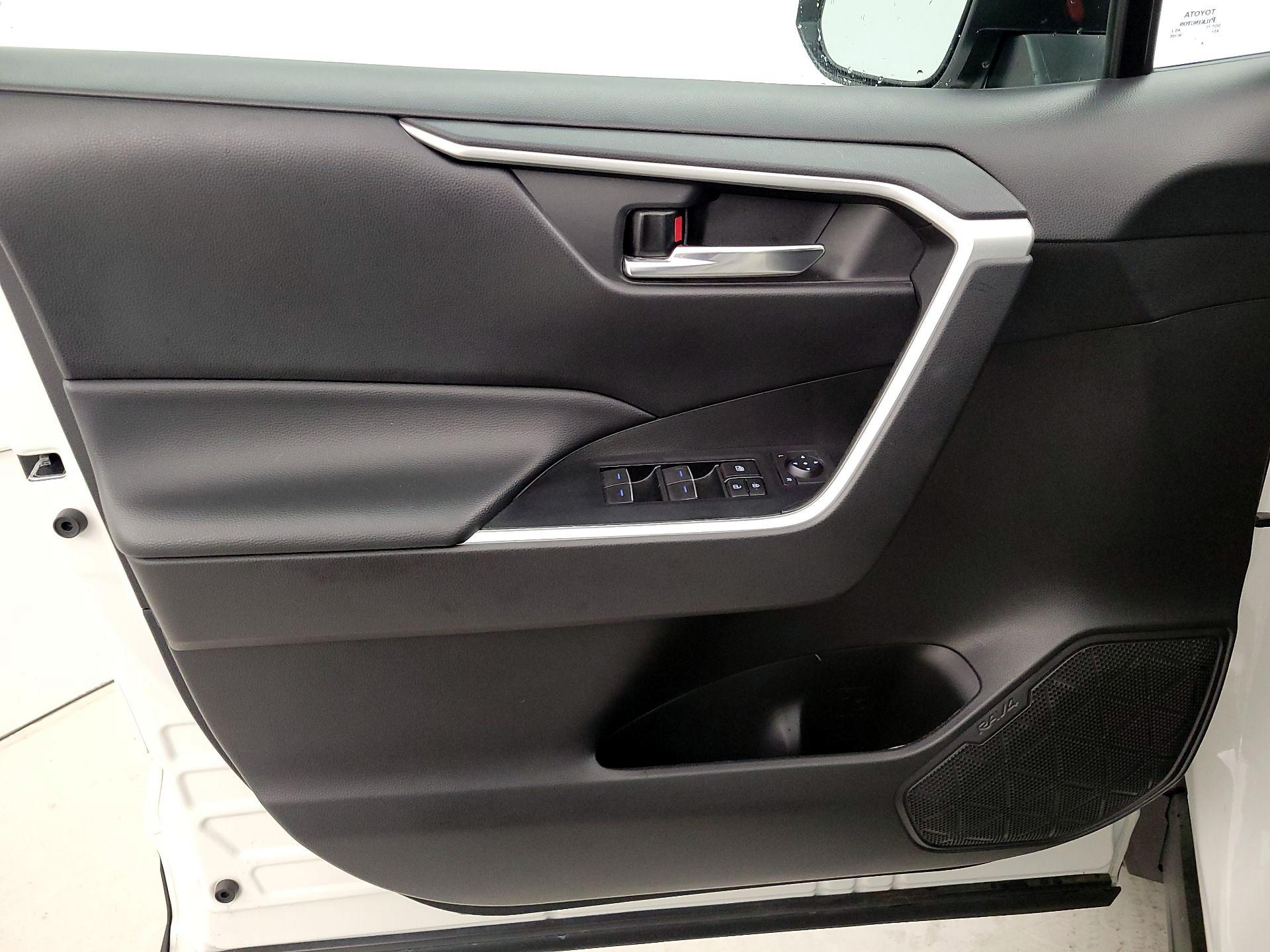 Thumbnail: 2022 Toyota RAV4 - 12
