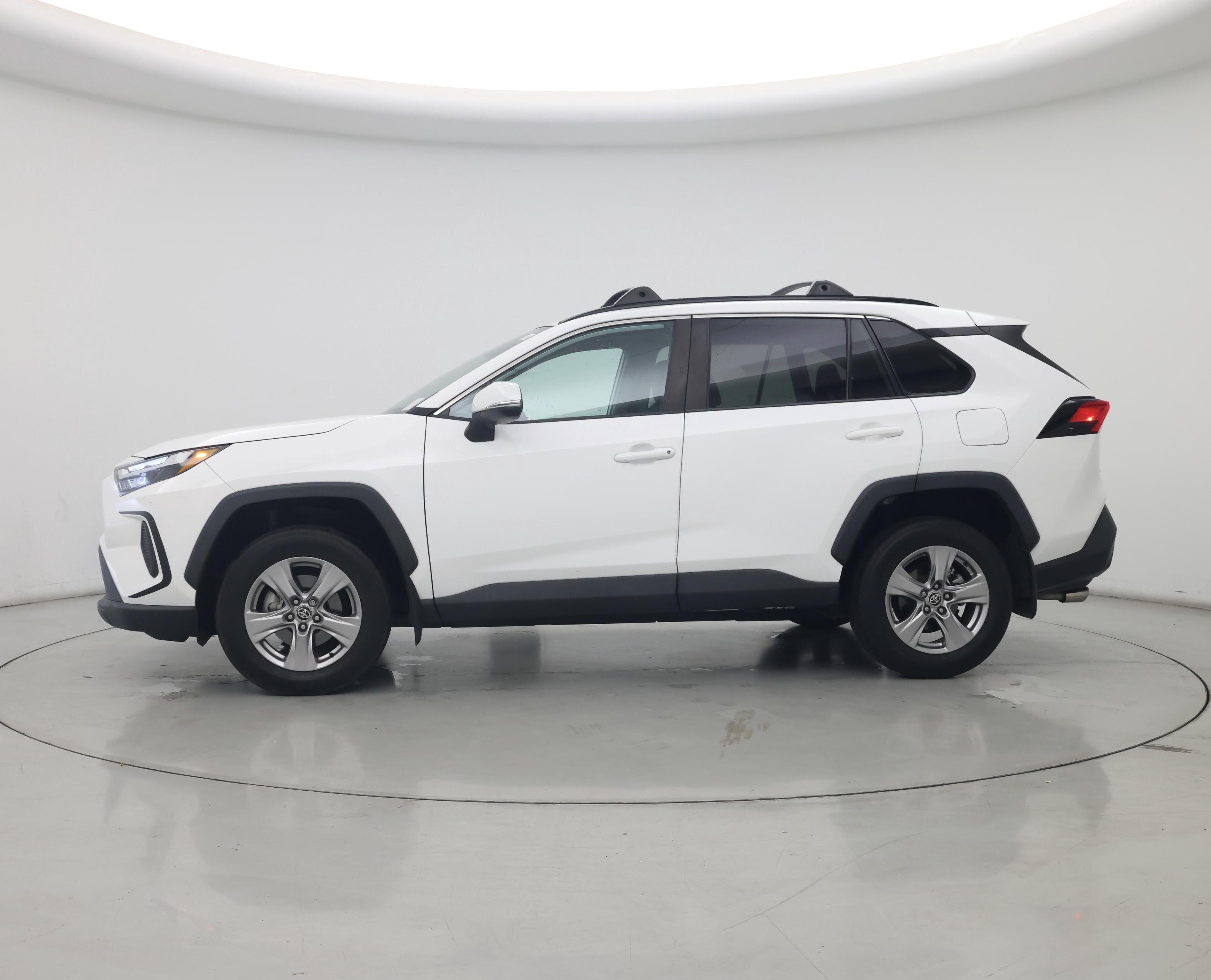 Thumbnail: 2022 Toyota RAV4 - 3