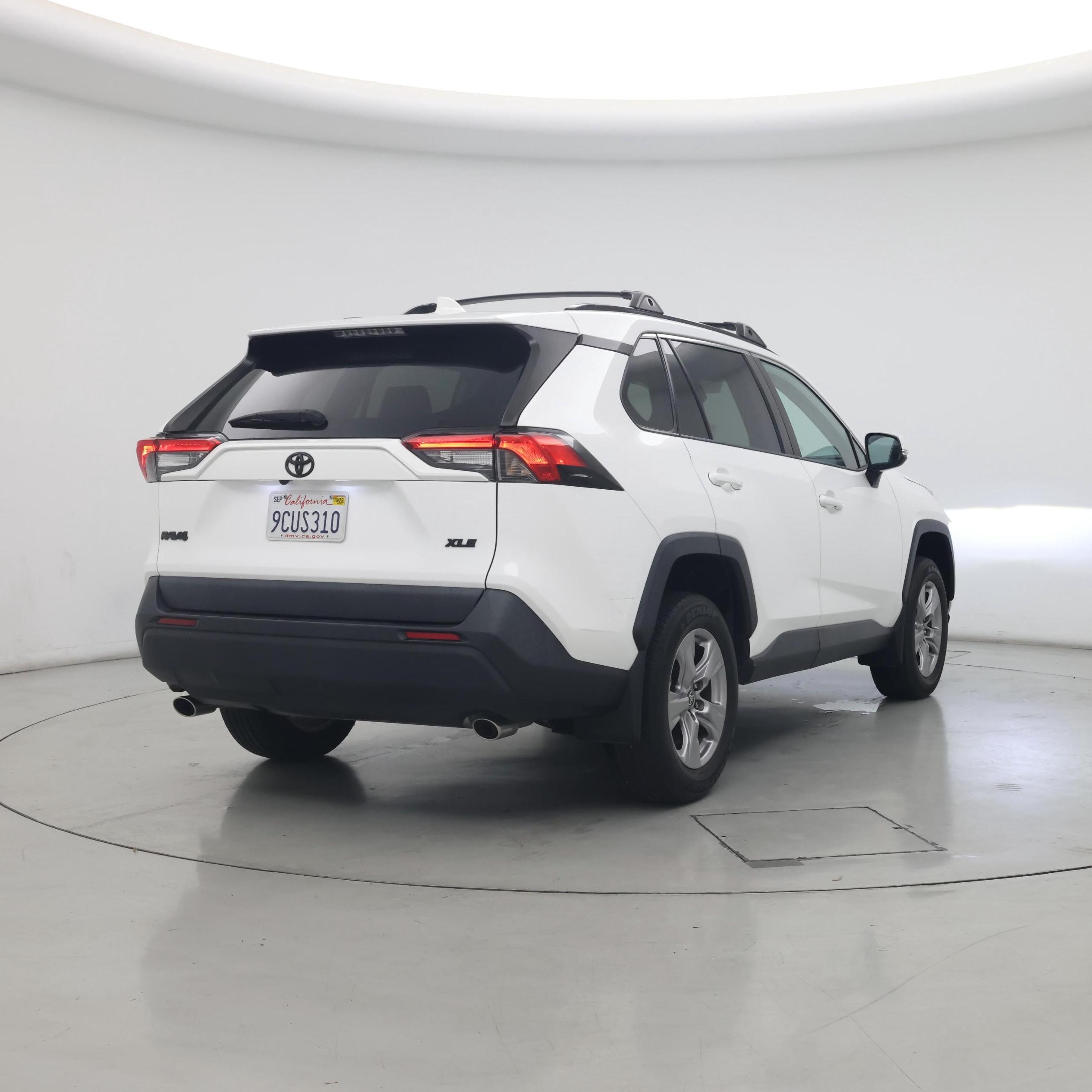 Thumbnail: 2022 Toyota RAV4 - 8
