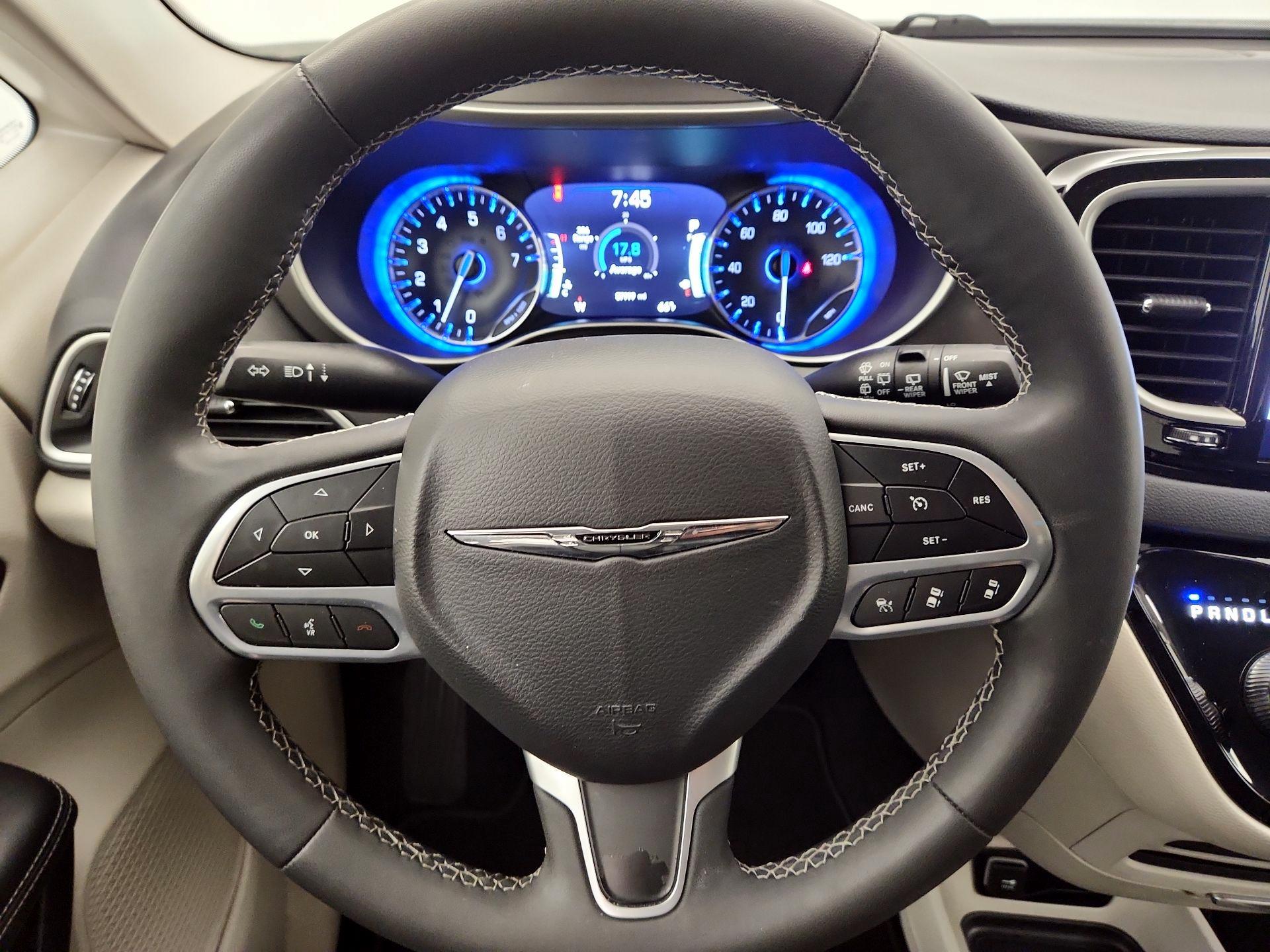 Thumbnail: 2023 Chrysler Pacifica - 10