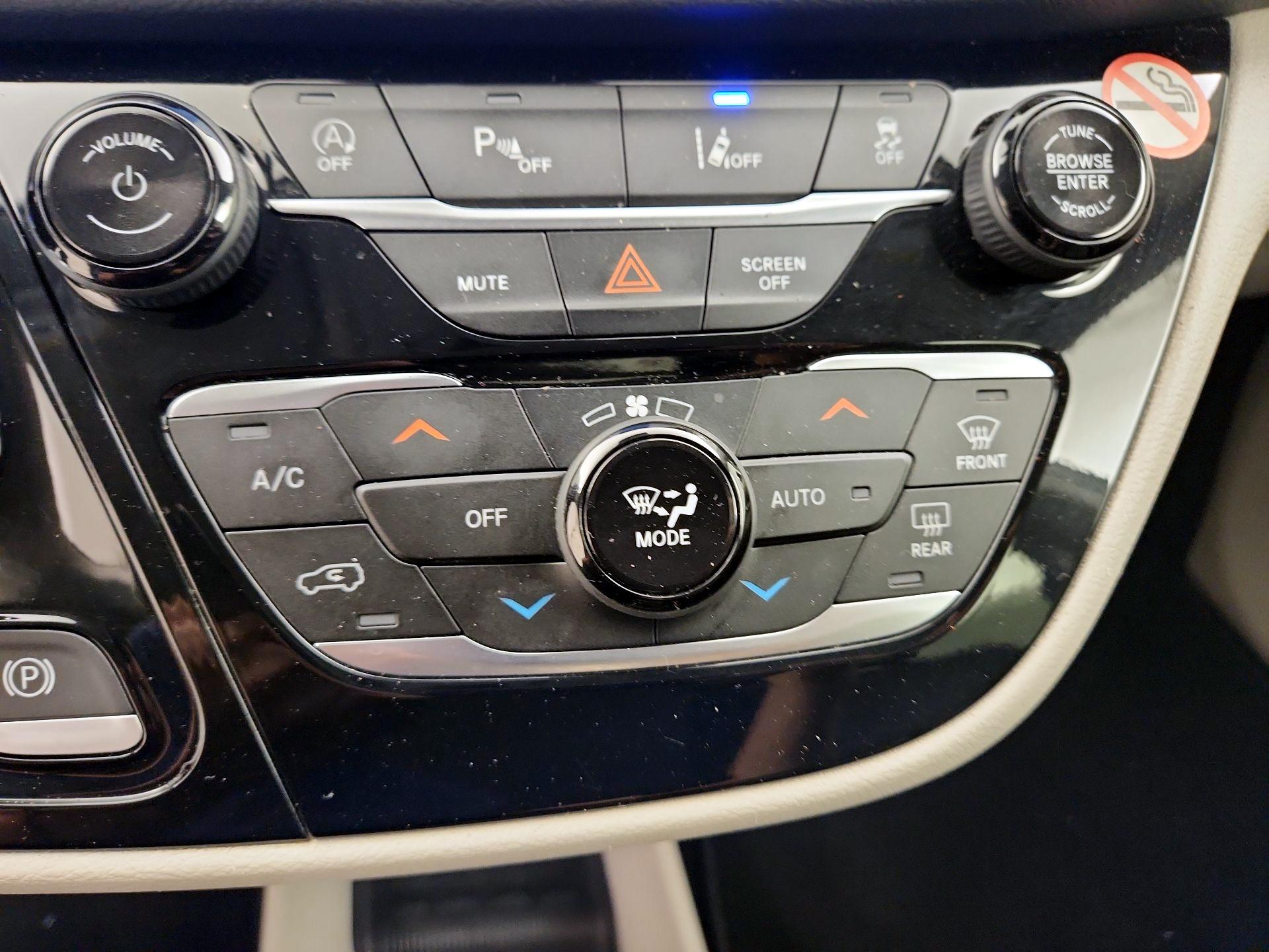 Thumbnail: 2023 Chrysler Pacifica - 16