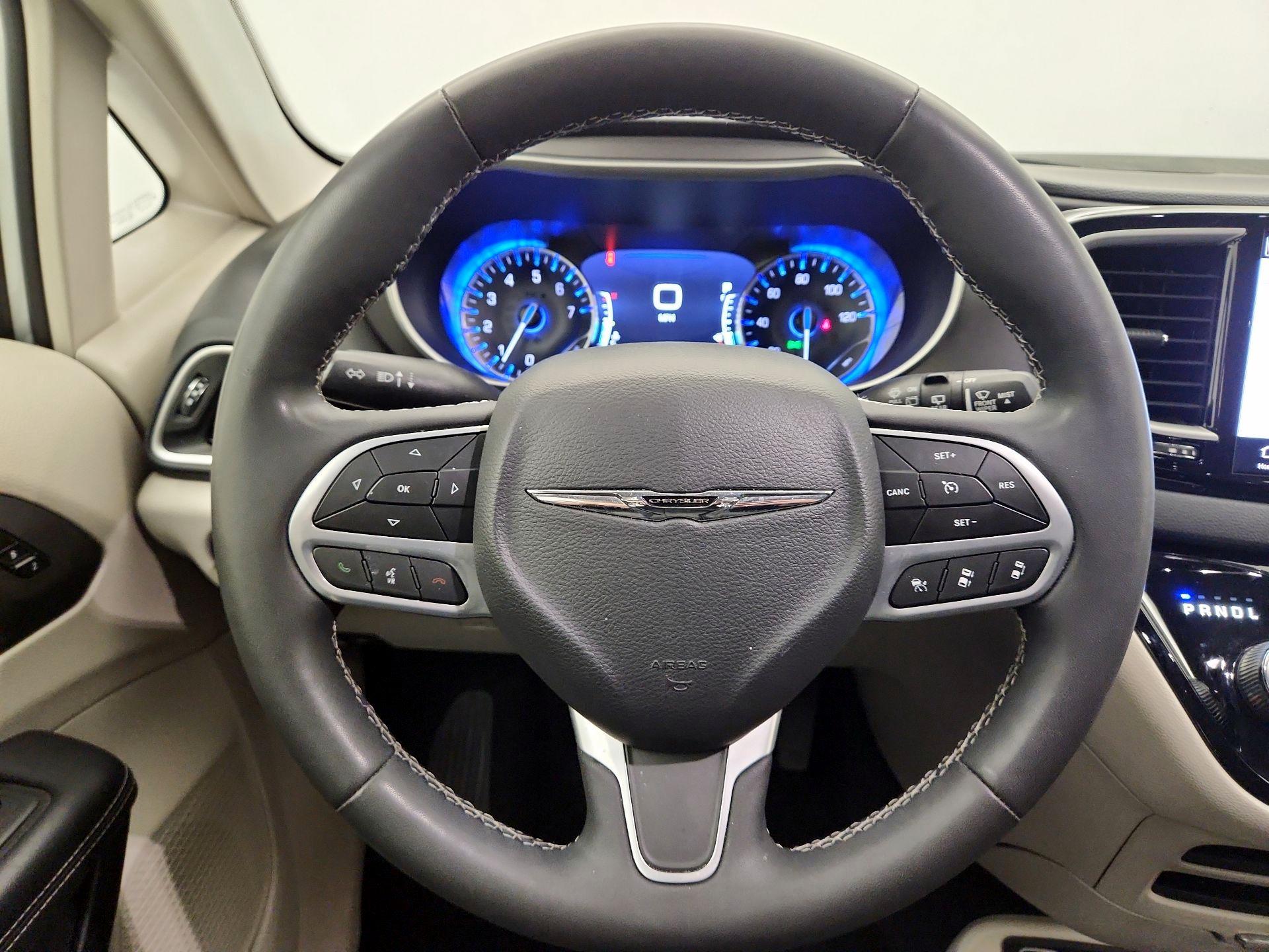 Thumbnail: 2023 Chrysler Pacifica - 10