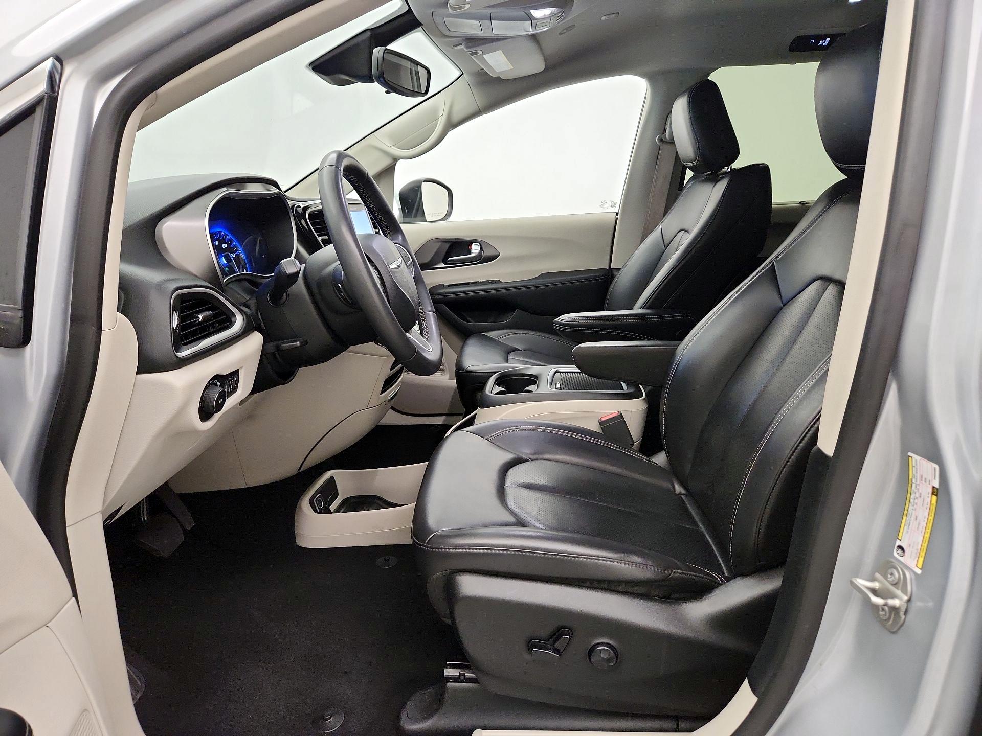 Thumbnail: 2023 Chrysler Pacifica - 11