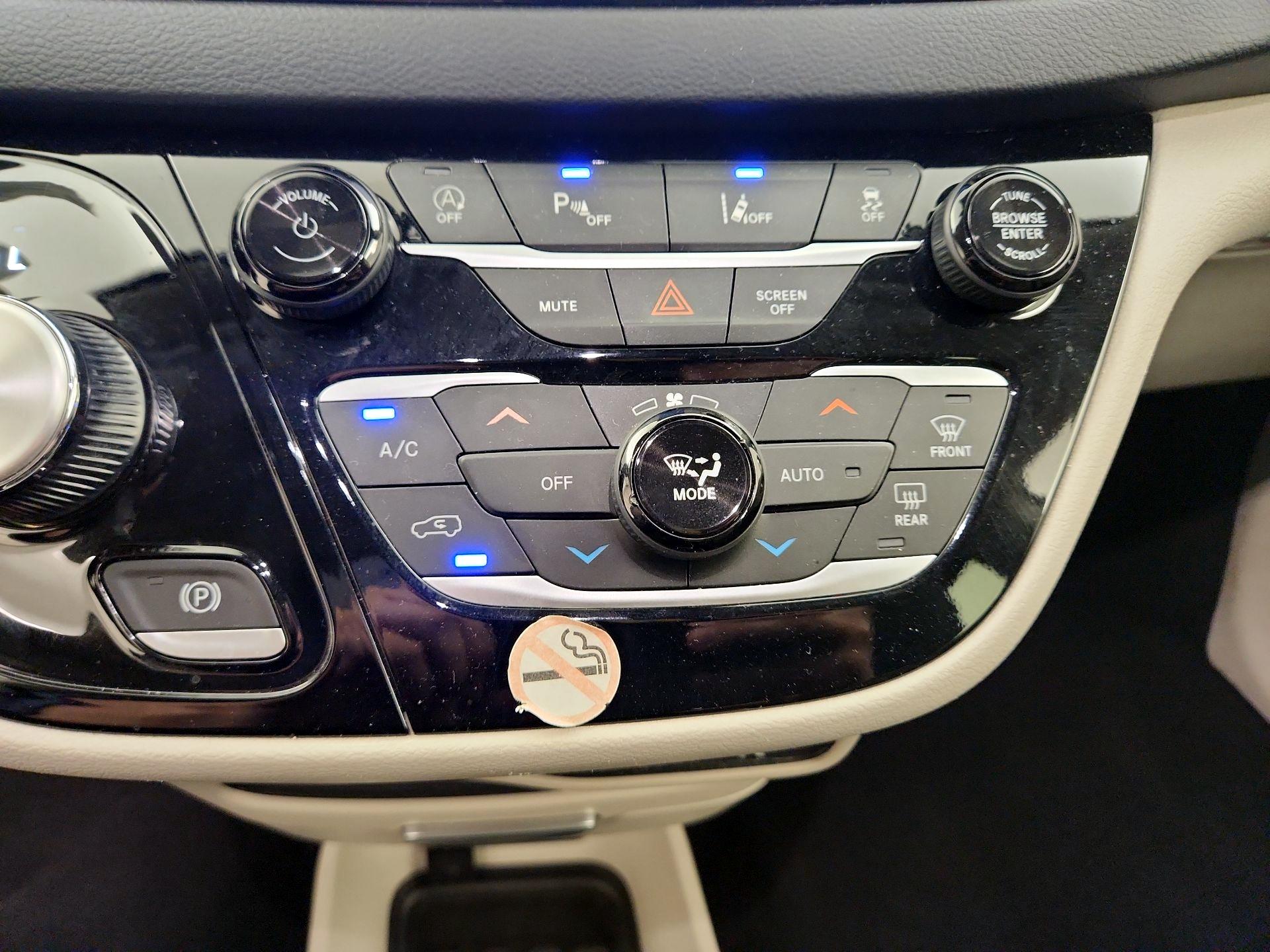 Thumbnail: 2023 Chrysler Pacifica - 16