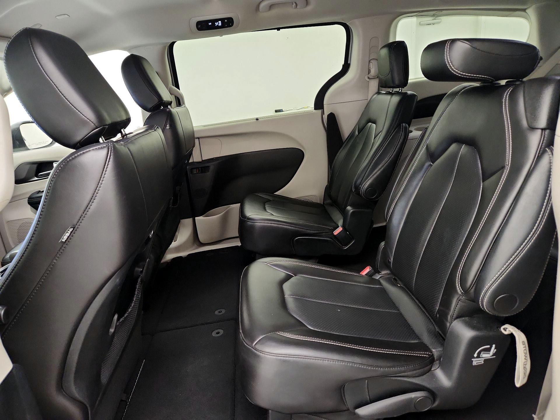 Thumbnail: 2023 Chrysler Pacifica - 19