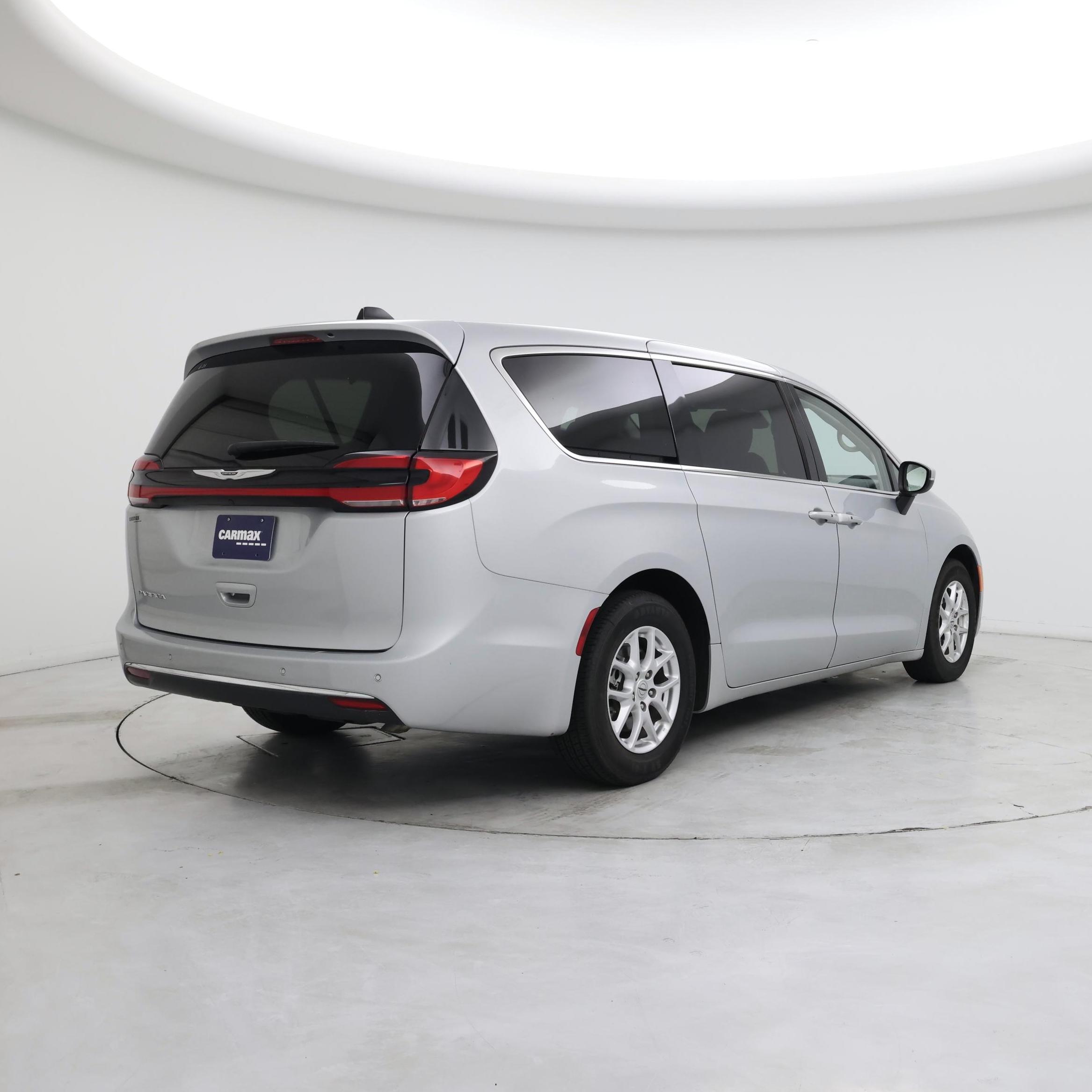 Thumbnail: 2023 Chrysler Pacifica - 8