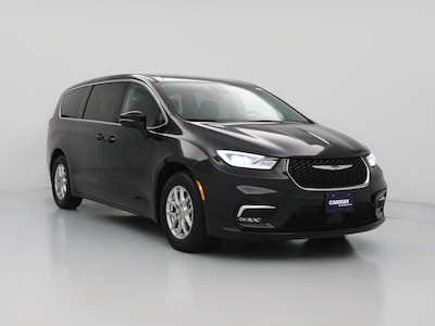 White 2023 Chrysler Pacifica Touring L