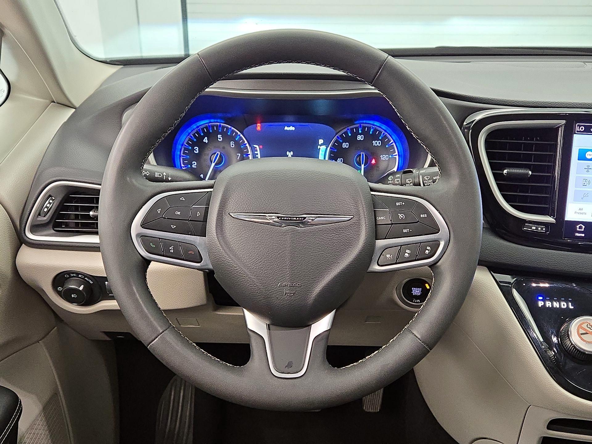 Thumbnail: 2023 Chrysler Pacifica - 10