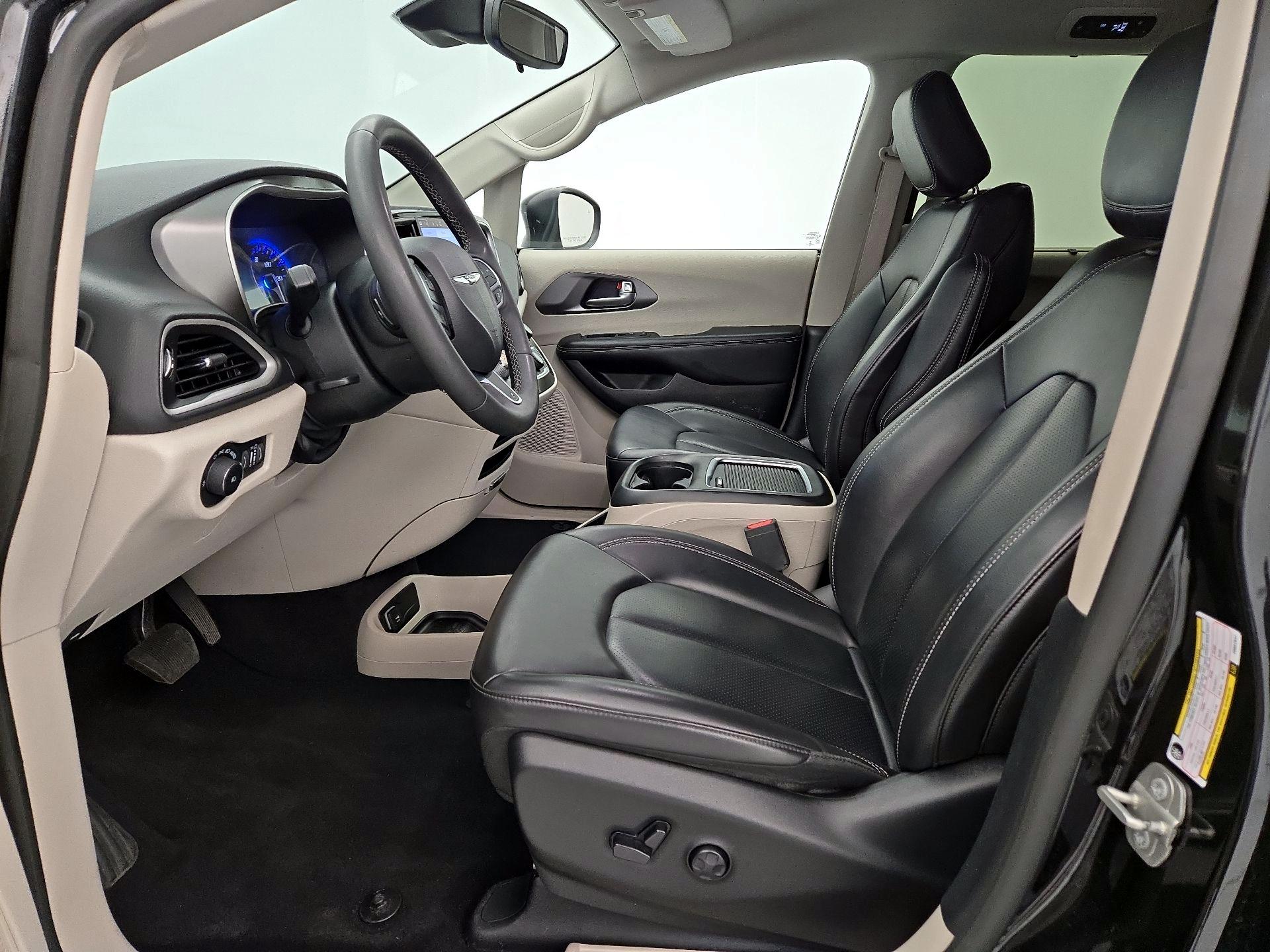 Thumbnail: 2023 Chrysler Pacifica - 11