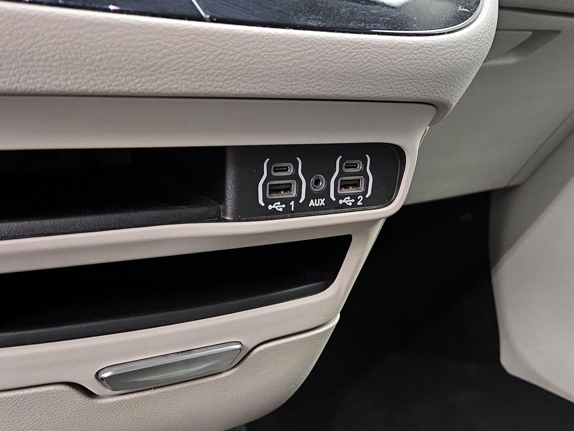 Thumbnail: 2023 Chrysler Pacifica - 18