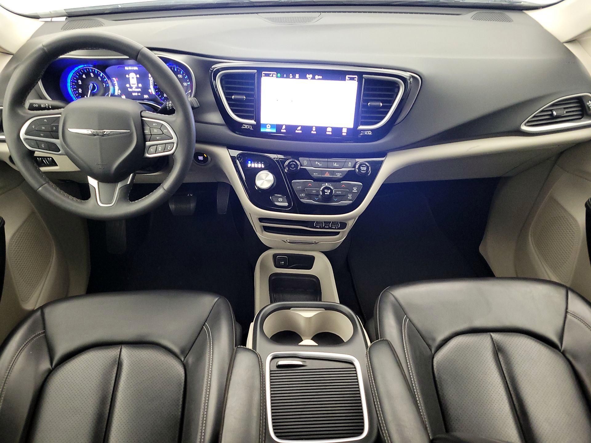Thumbnail: 2023 Chrysler Pacifica - 9