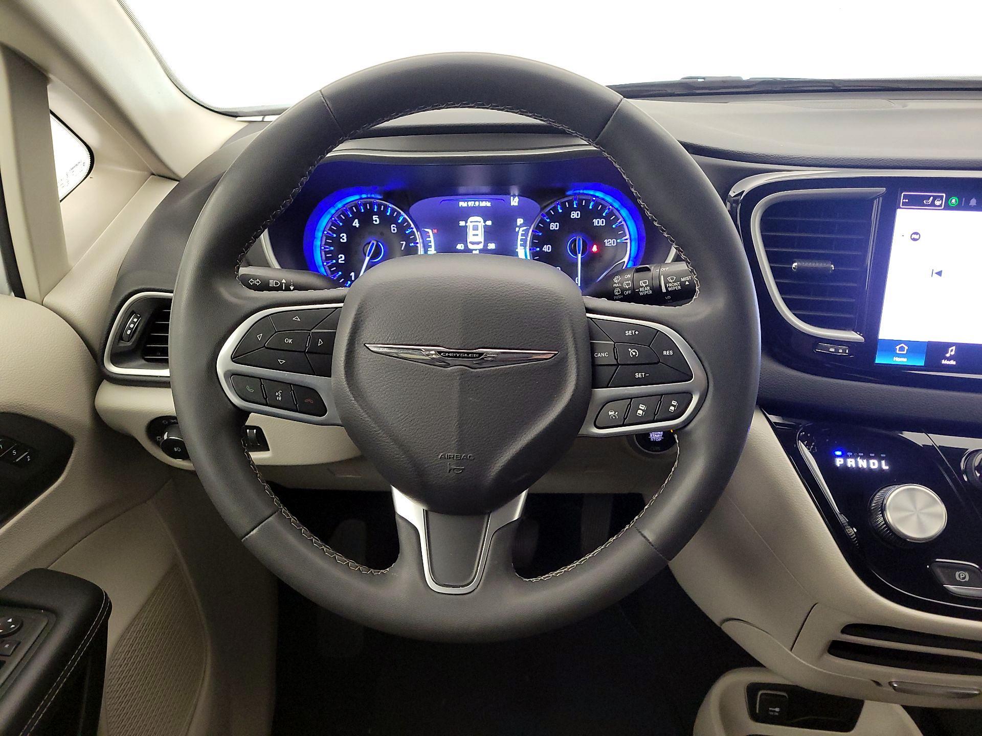 Thumbnail: 2023 Chrysler Pacifica - 10