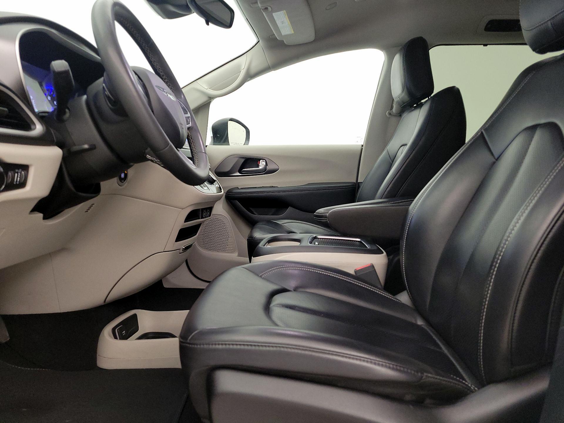 Thumbnail: 2023 Chrysler Pacifica - 11