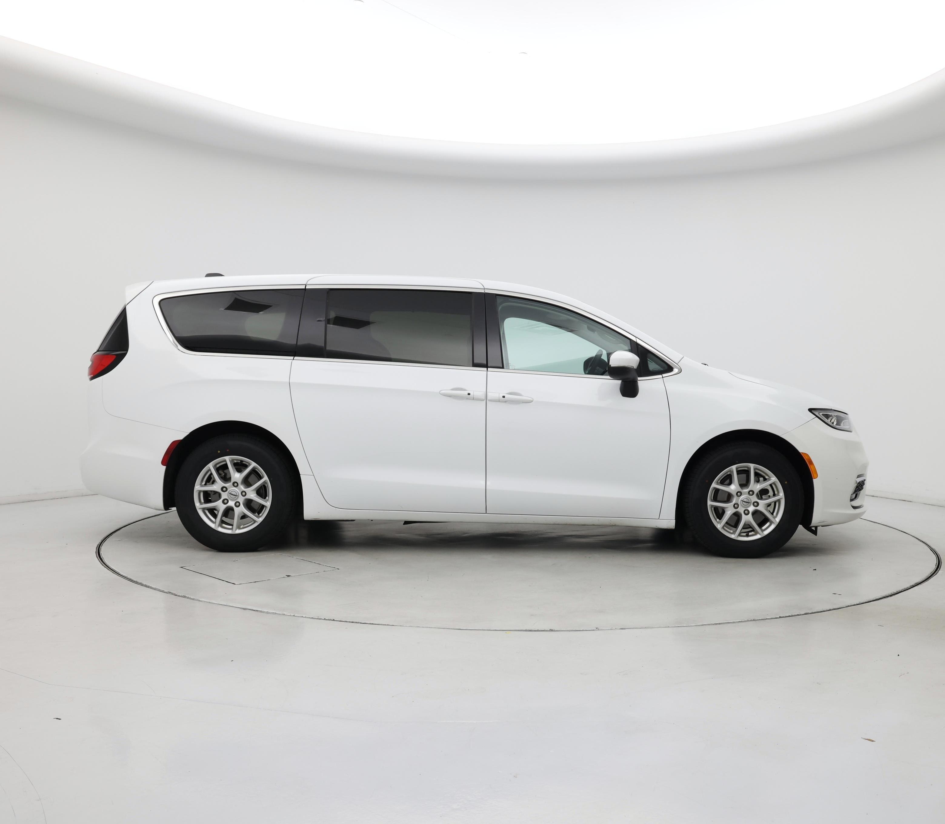 Thumbnail: 2023 Chrysler Pacifica - 7