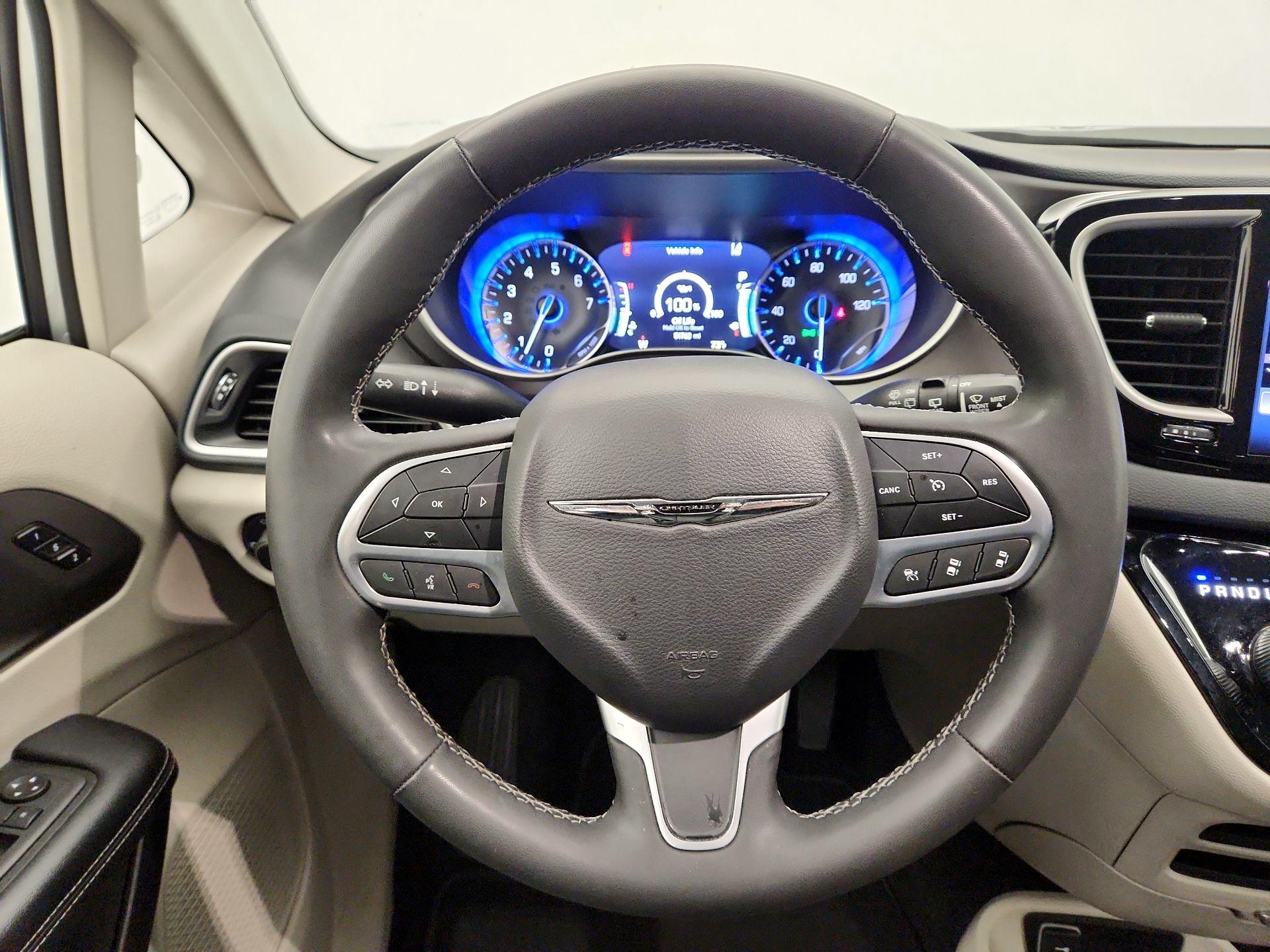 Thumbnail: 2023 Chrysler Pacifica - 10