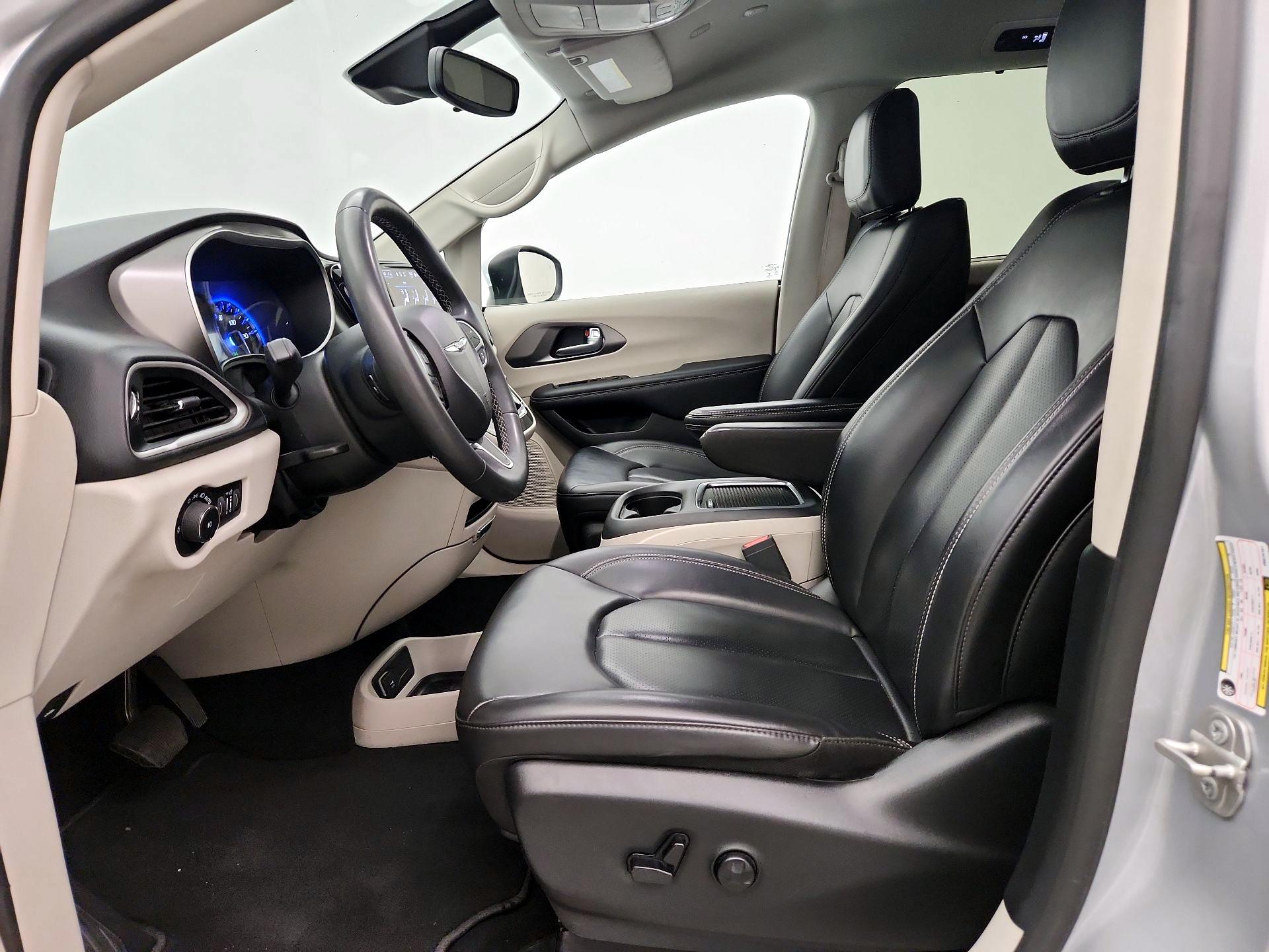 Thumbnail: 2023 Chrysler Pacifica - 11