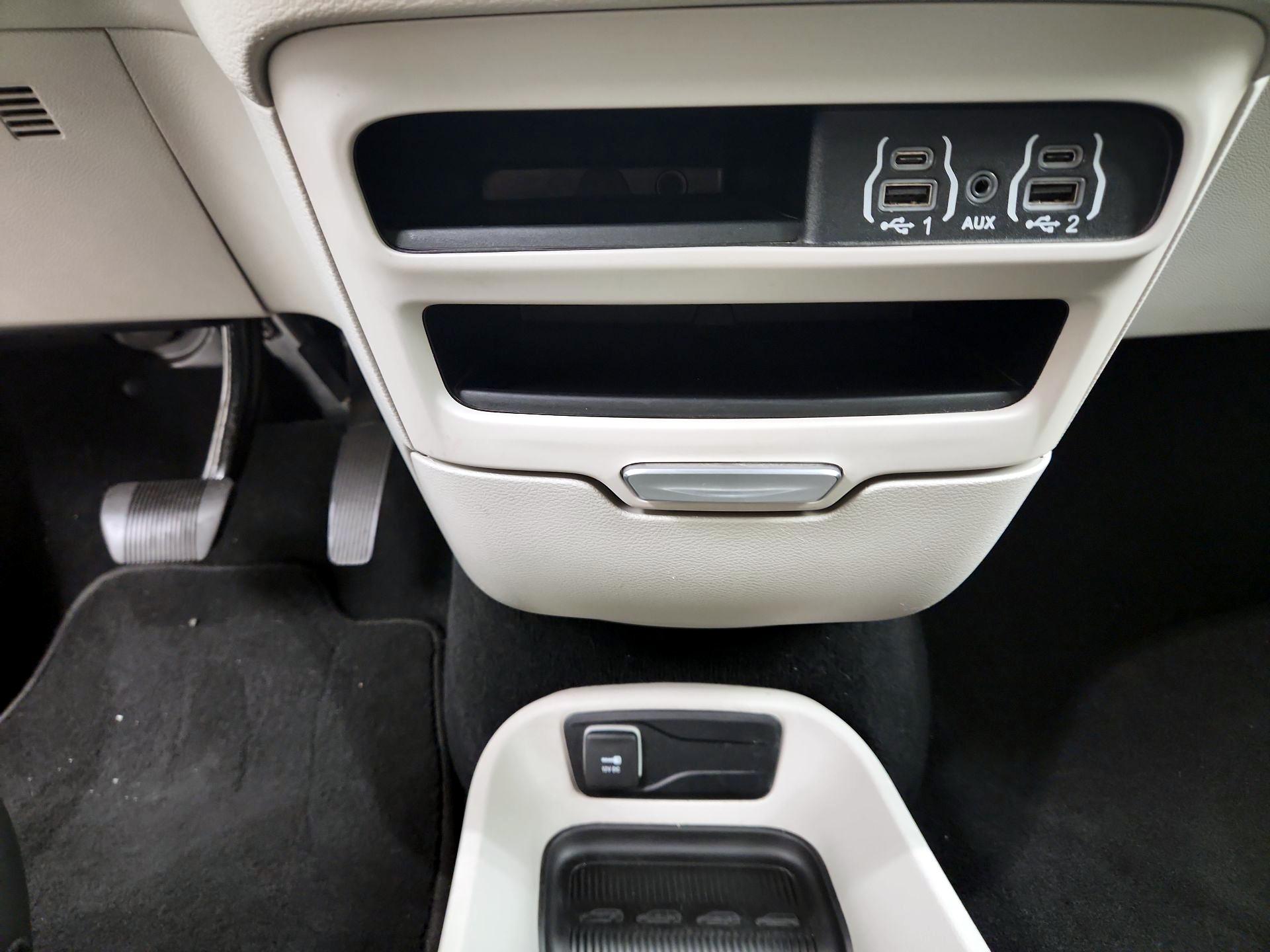 Thumbnail: 2023 Chrysler Pacifica - 18