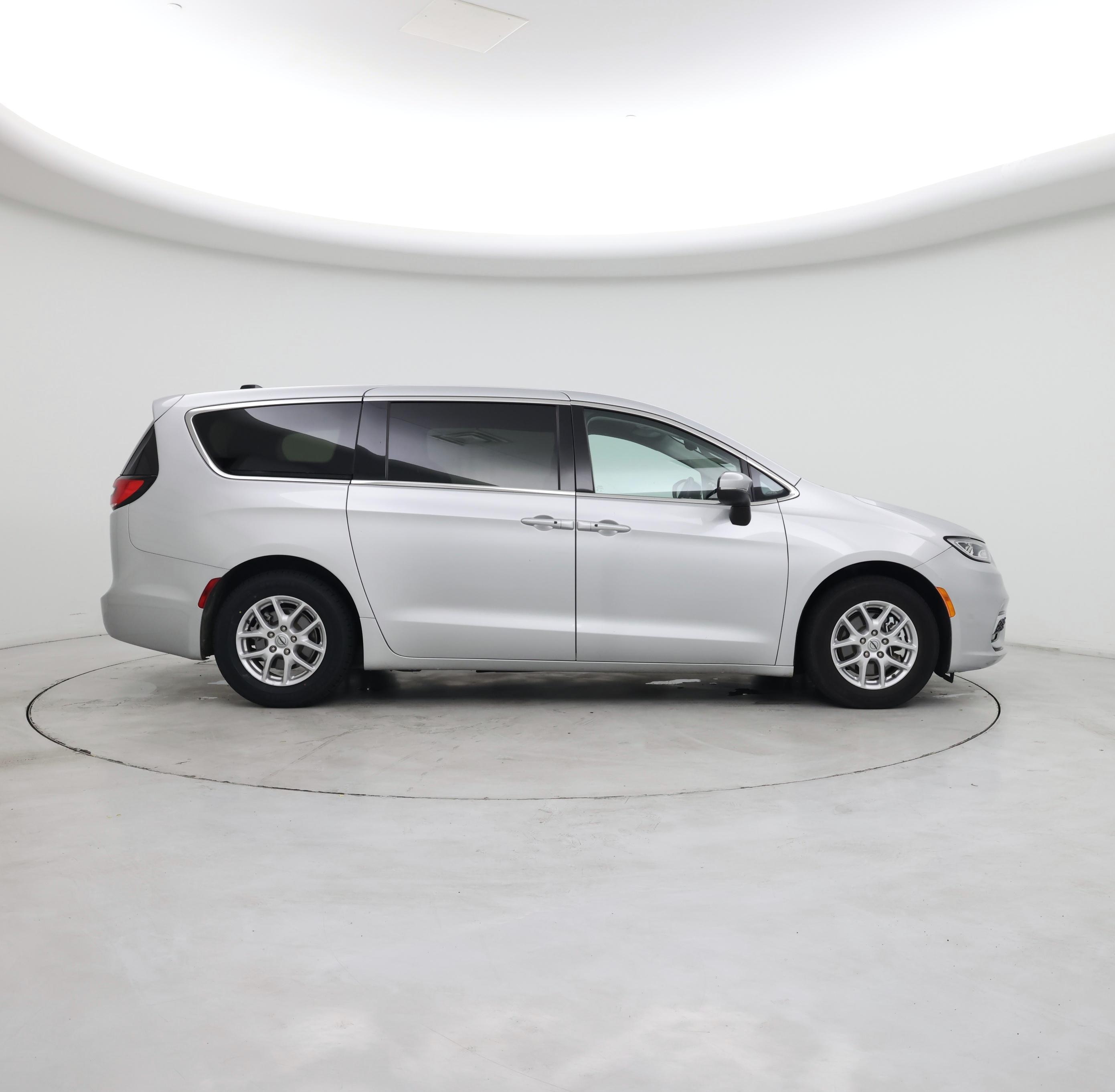 Thumbnail: 2023 Chrysler Pacifica - 7