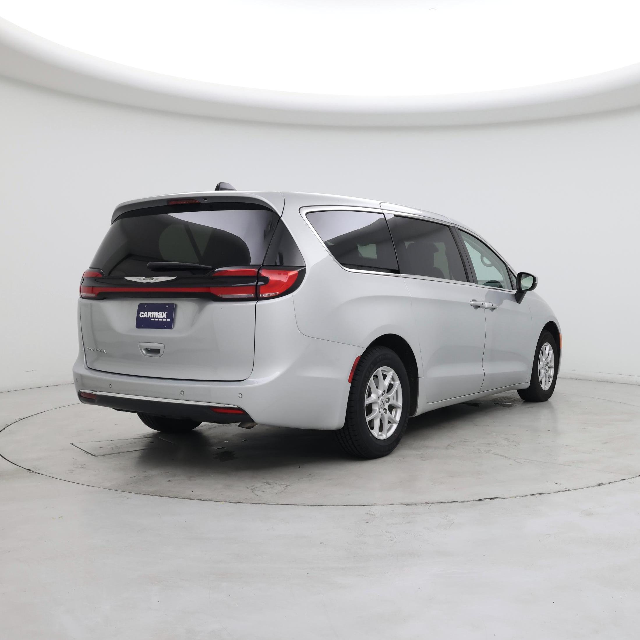 Thumbnail: 2023 Chrysler Pacifica - 8