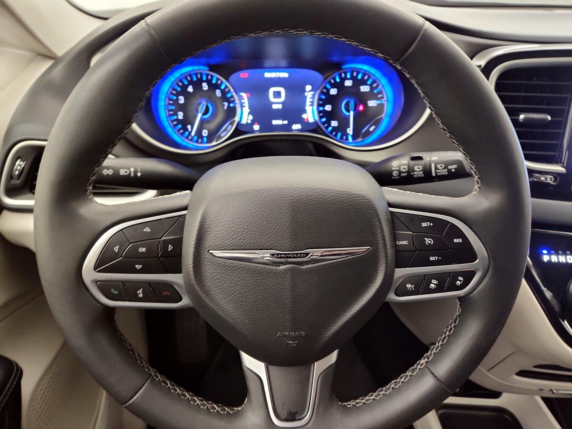Thumbnail: 2023 Chrysler Pacifica - 10