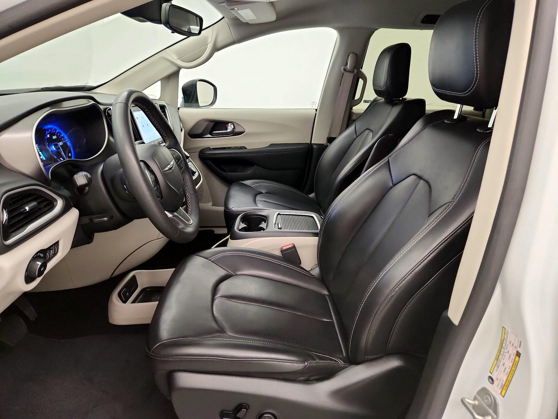 Thumbnail: 2023 Chrysler Pacifica - 11