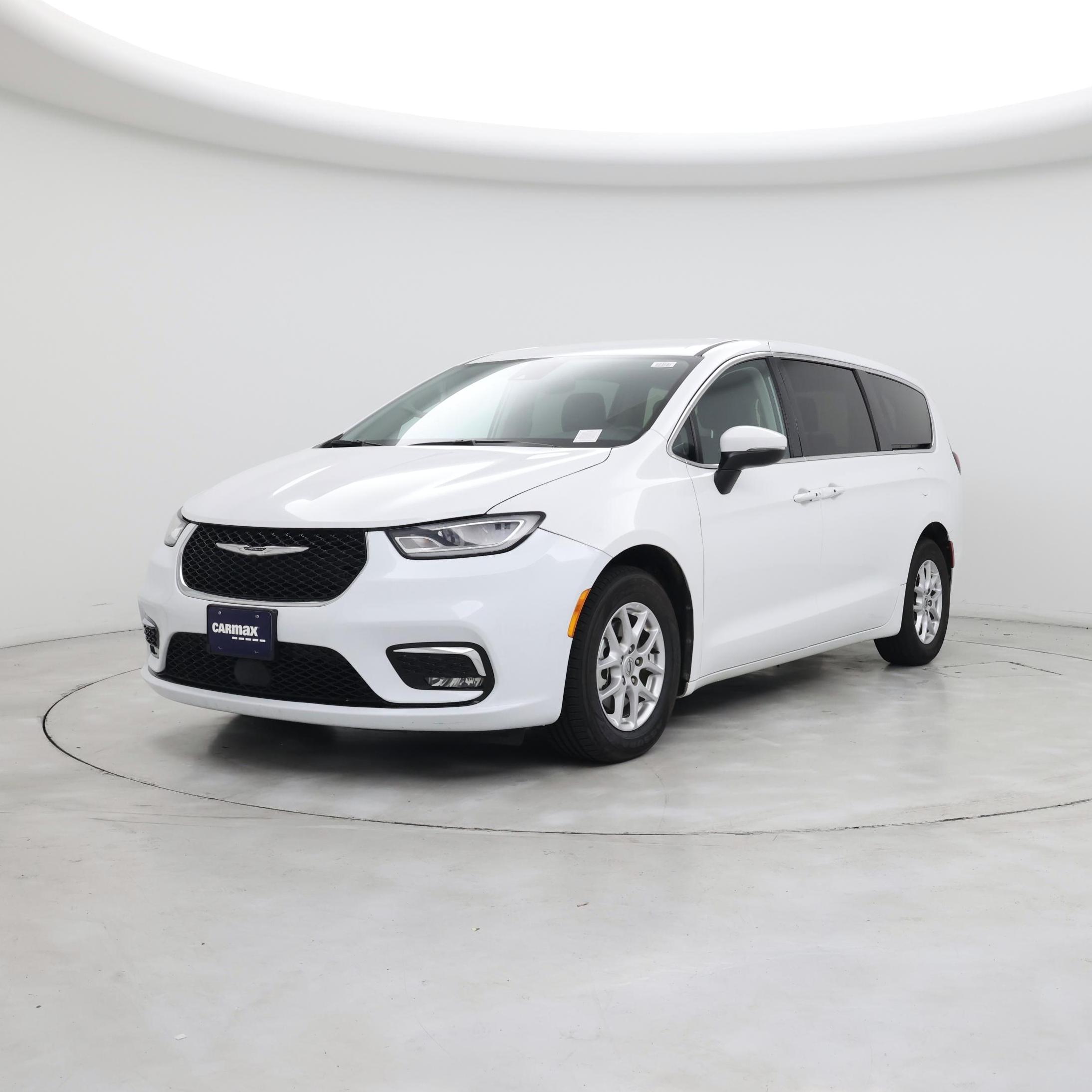 Thumbnail: 2023 Chrysler Pacifica - 4
