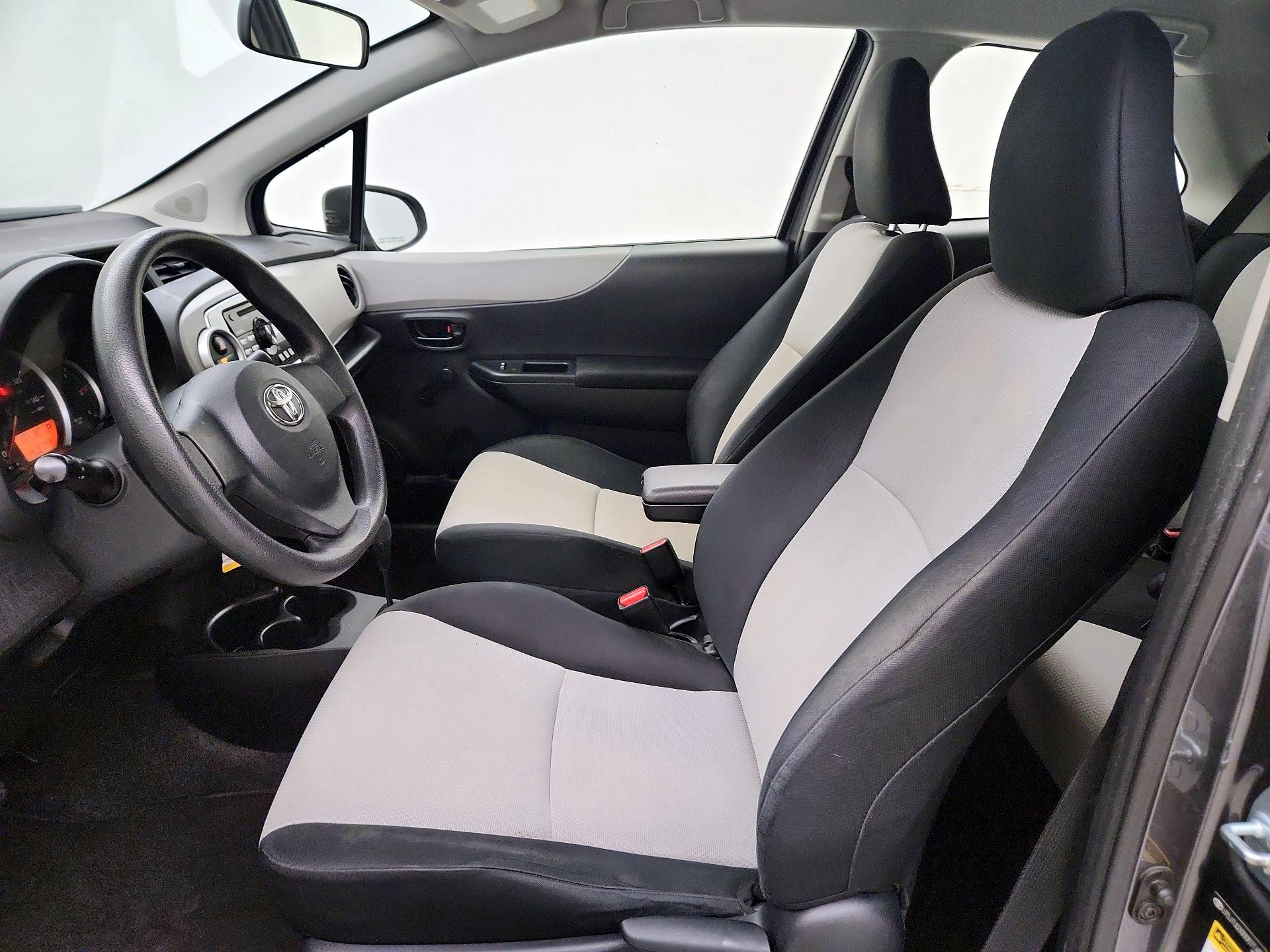 Thumbnail: 2013 Toyota Yaris - 11