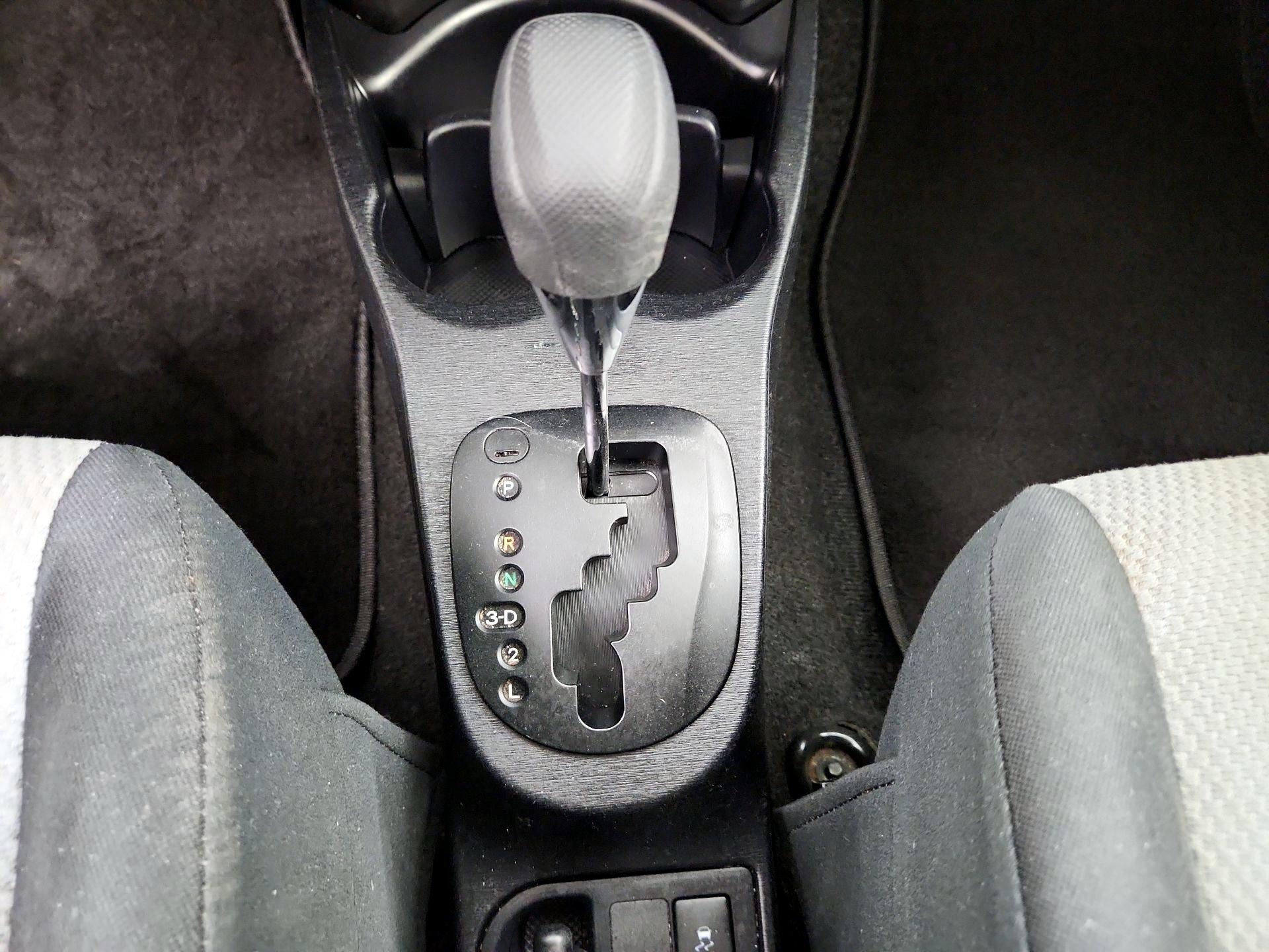 Thumbnail: 2013 Toyota Yaris - 15