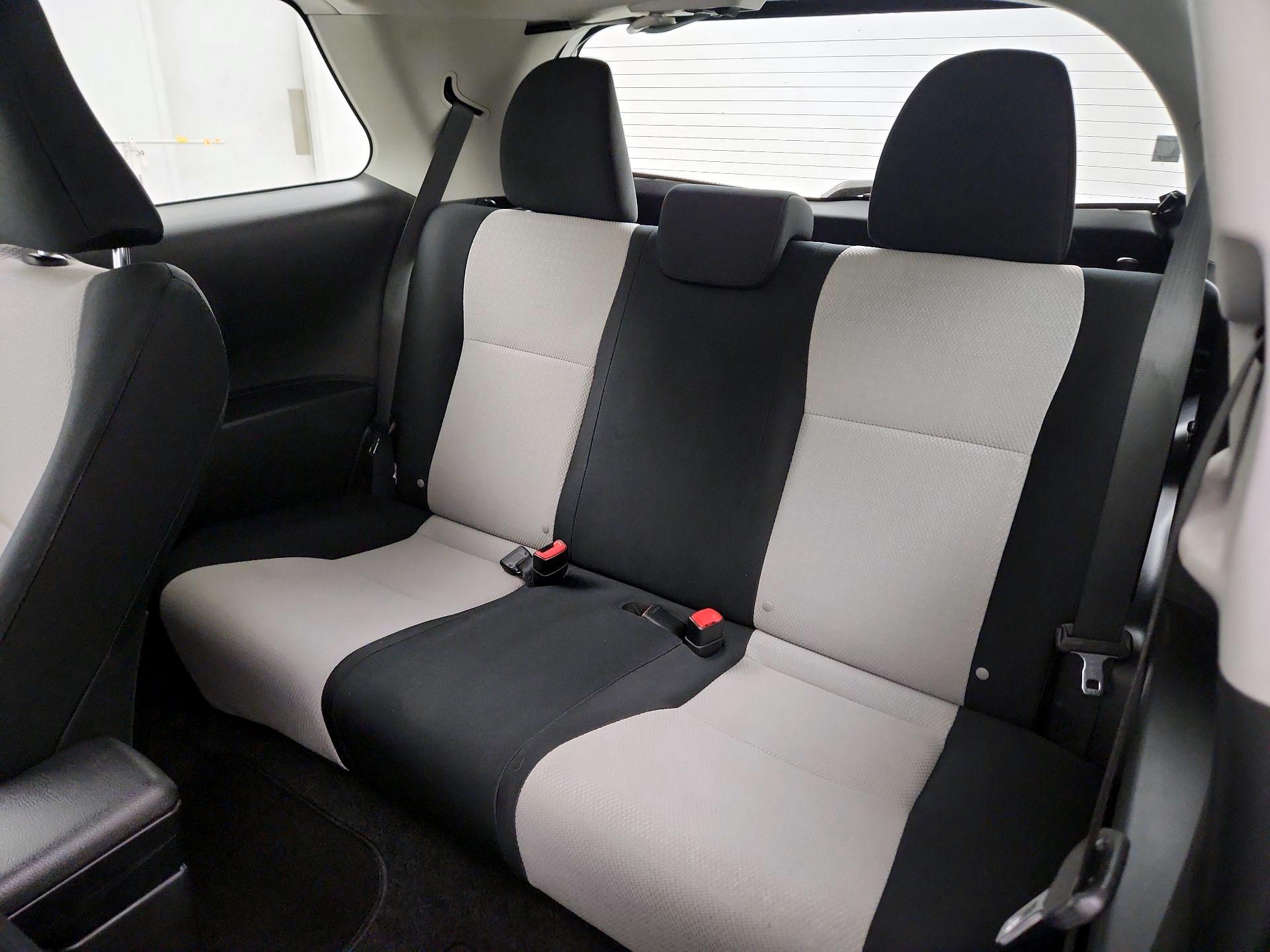 Thumbnail: 2013 Toyota Yaris - 16