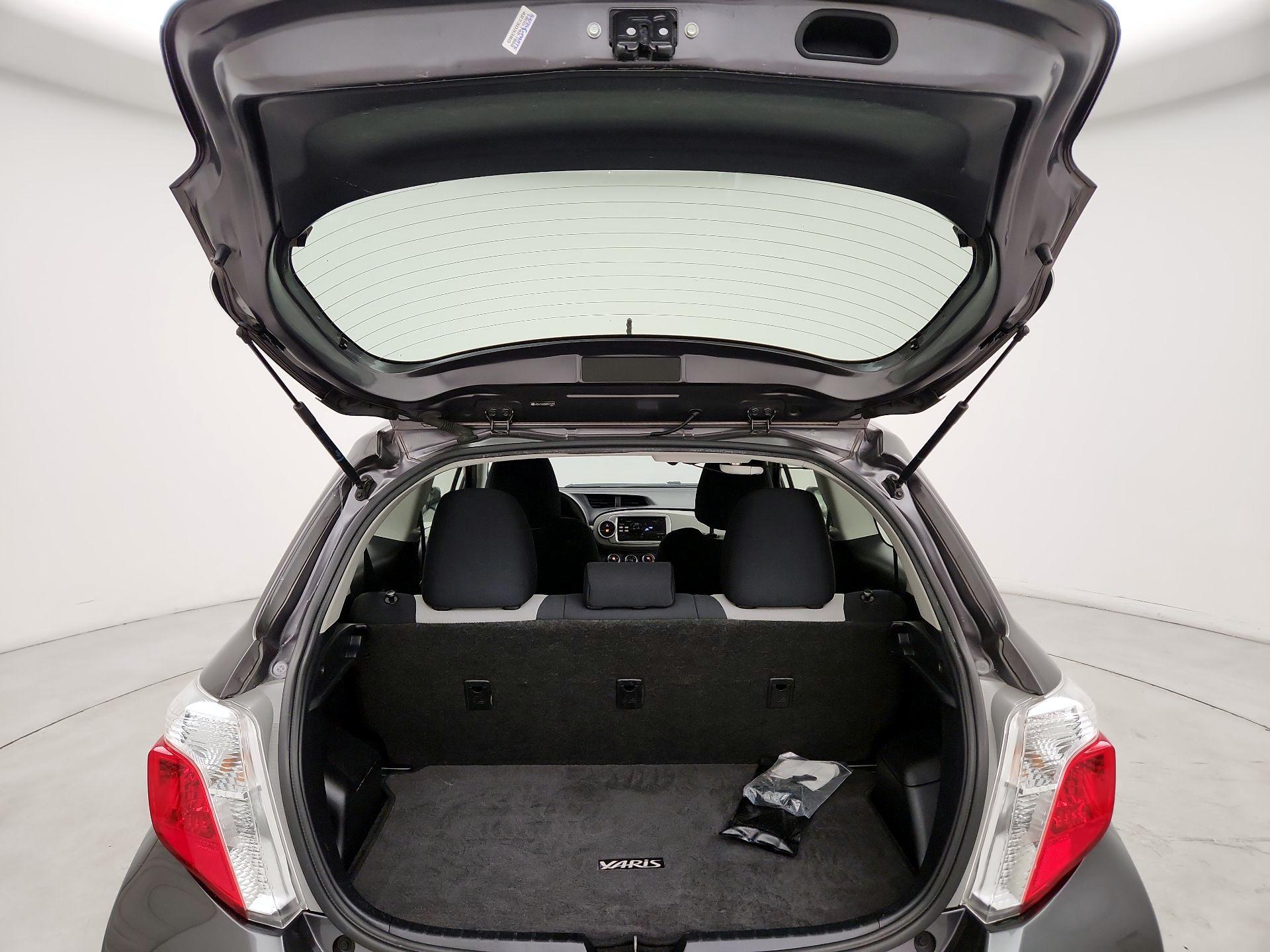 Thumbnail: 2013 Toyota Yaris - 17