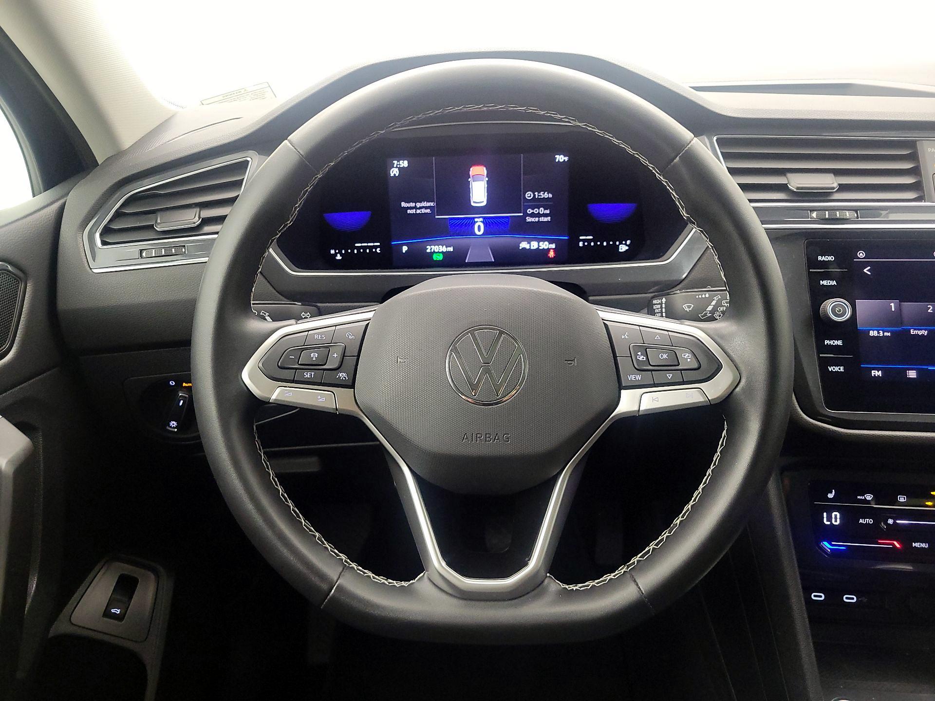 Thumbnail: 2022 Volkswagen Tiguan - 10